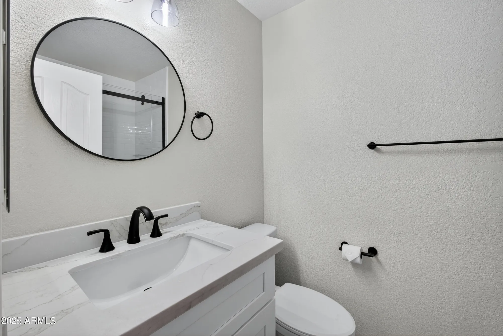 Property Slideshow image 15 of 38 | 6831 s oakmont dr, Chandler, AZ, 85249