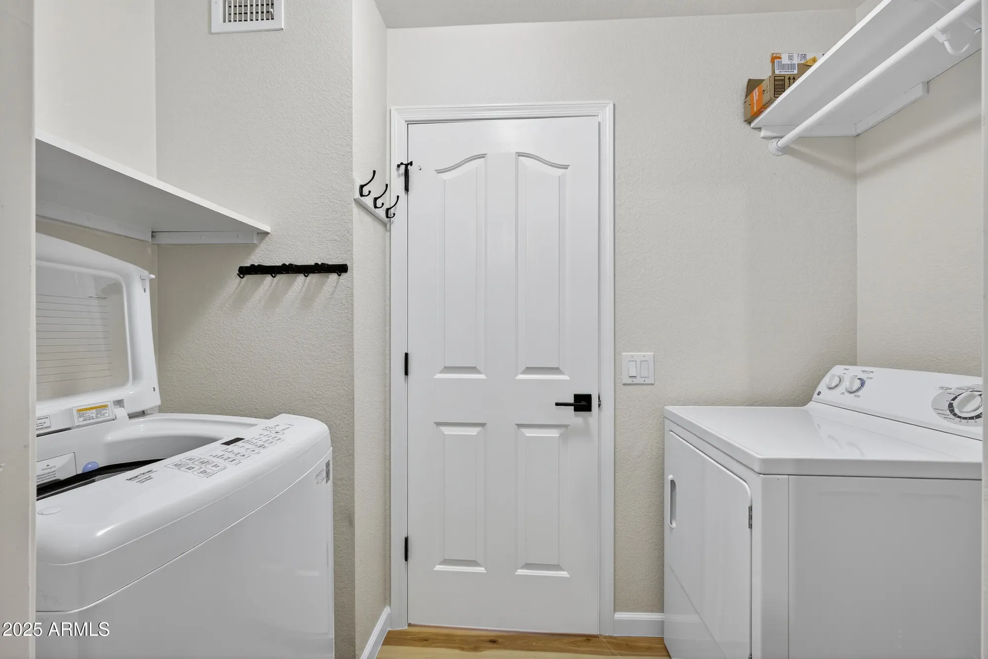 Property Slideshow image 21 of 38 | 6831 s oakmont dr, Chandler, AZ, 85249