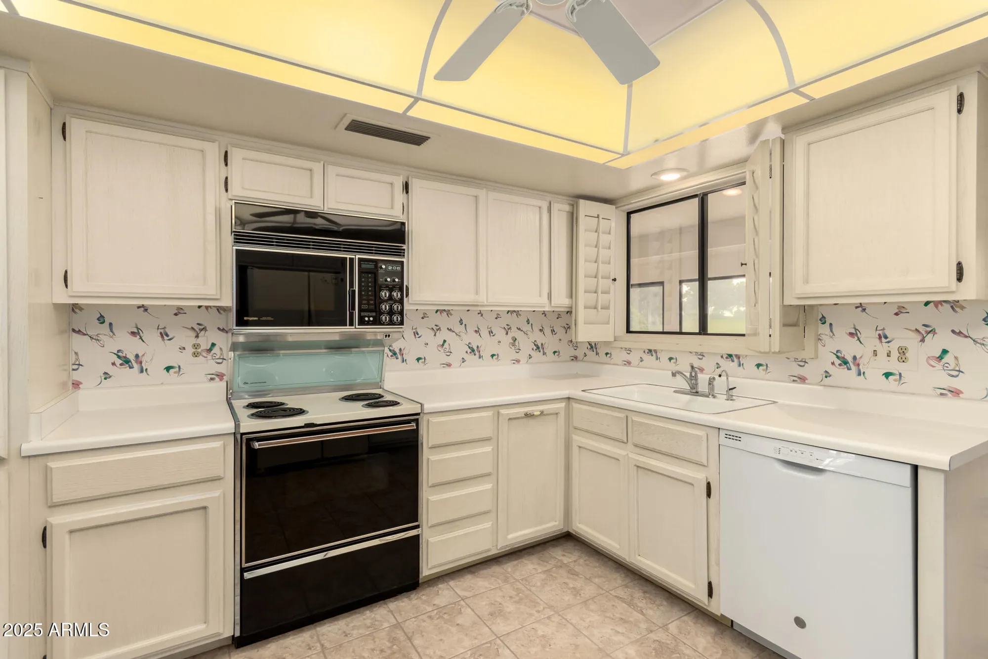 Property Slideshow image 16 of 54 | 13443 w gable hill dr, Sun City West, AZ, 85375