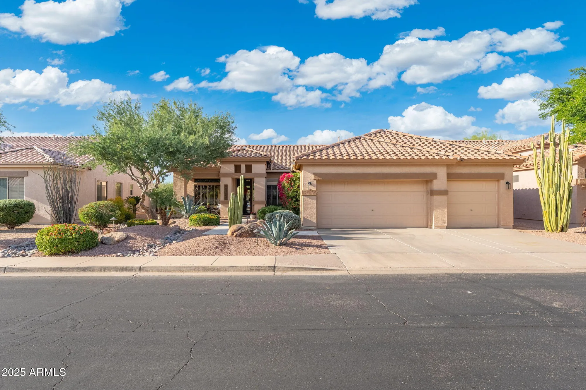 Property Slideshow image 2 of 48 | 4490 e apricot ln, Gilbert, AZ, 85298