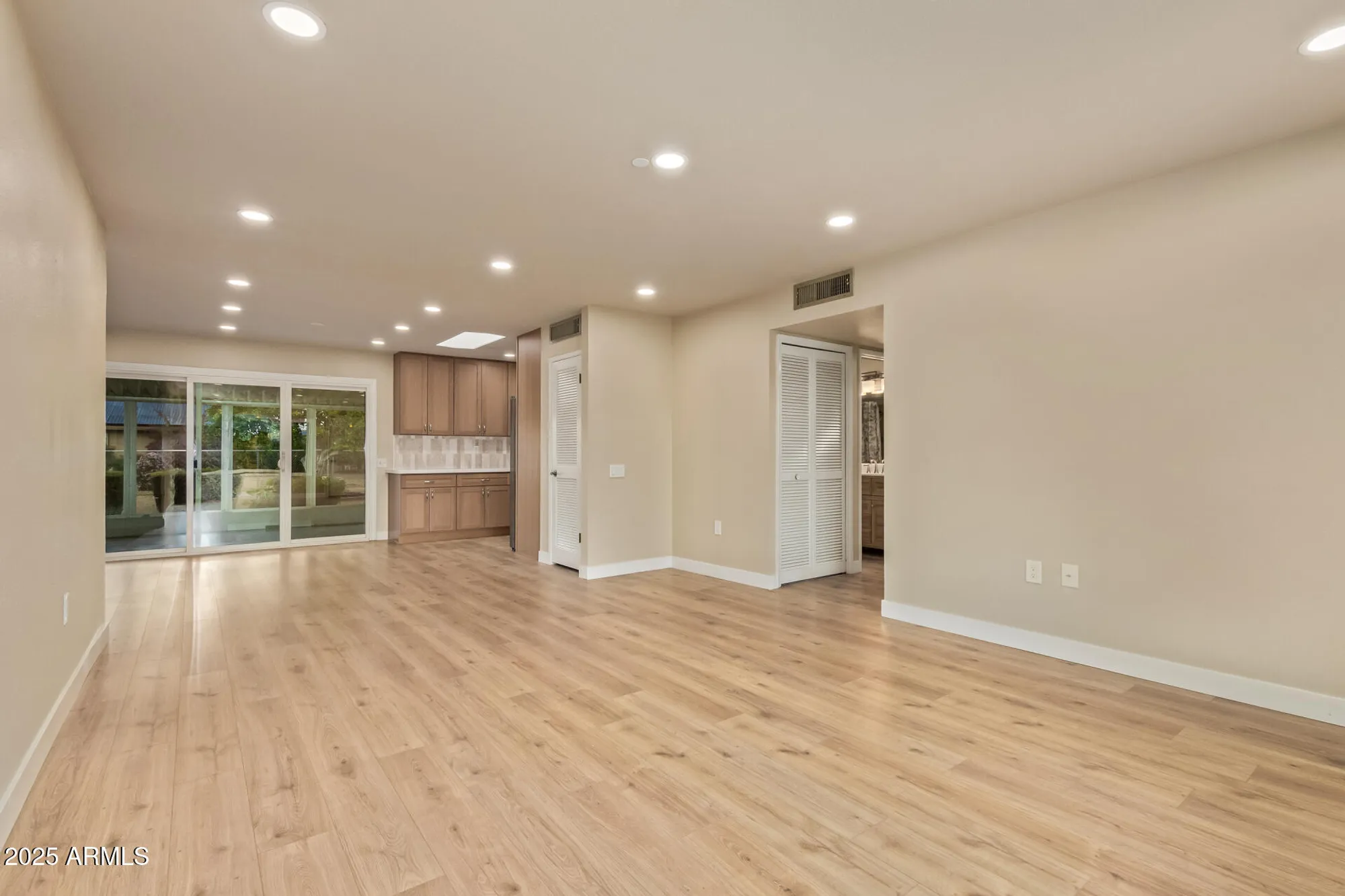 Property Slideshow image 7 of 35 | 10528 w oak ridge dr, Sun City, AZ, 85351