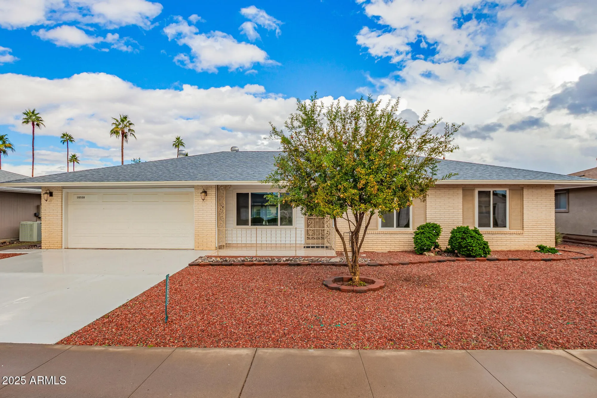 Property Slideshow image 1 of 35 | 10528 w oak ridge dr, Sun City, AZ, 85351