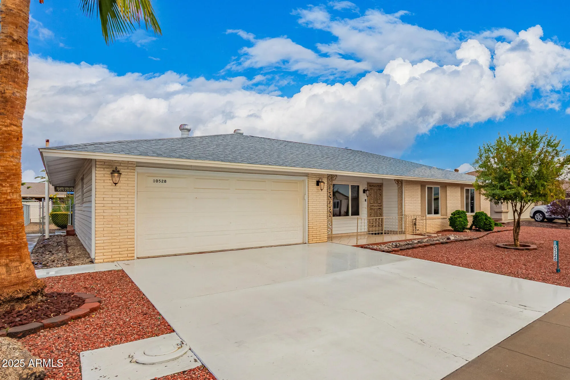 Property Slideshow image 2 of 35 | 10528 w oak ridge dr, Sun City, AZ, 85351