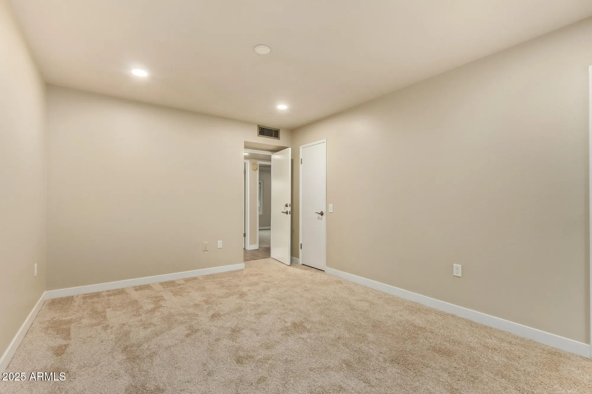 Property Slideshow image 15 of 35 | 10528 w oak ridge dr, Sun City, AZ, 85351