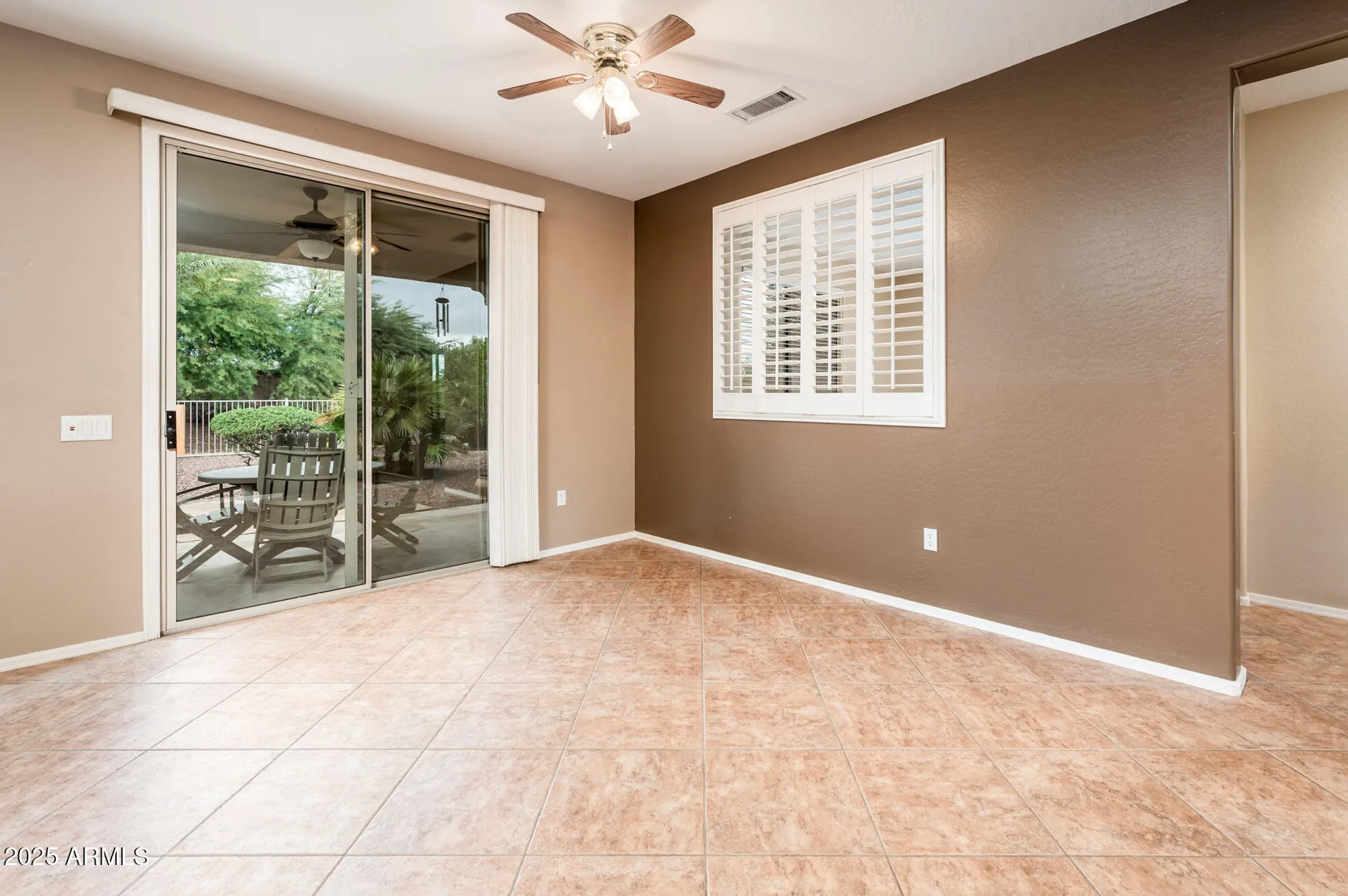 Property Slideshow image 11 of 35 | 18650 n cactus flower way, Surprise, AZ, 85387