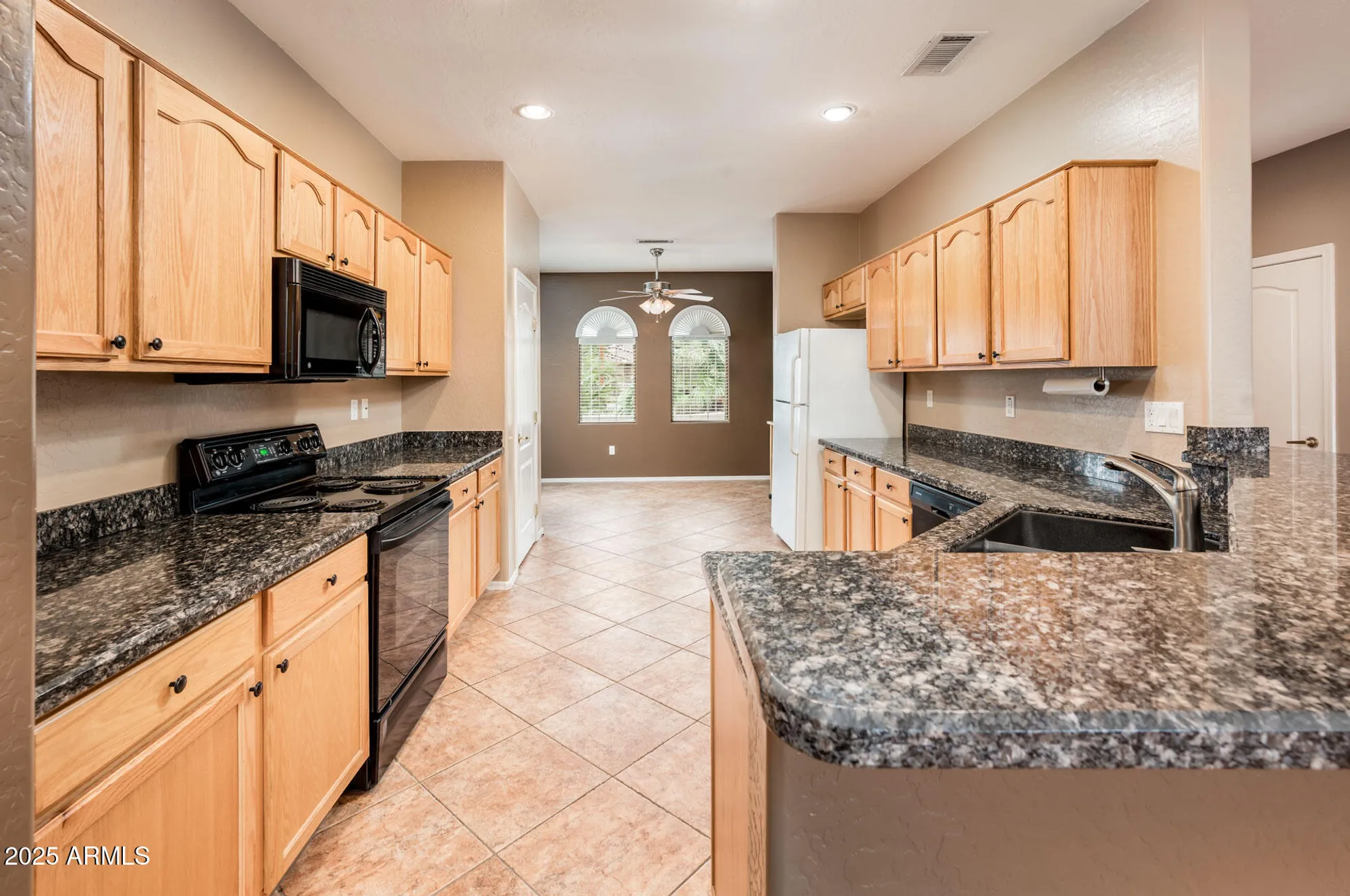 Property Slideshow image 13 of 35 | 18650 n cactus flower way, Surprise, AZ, 85387