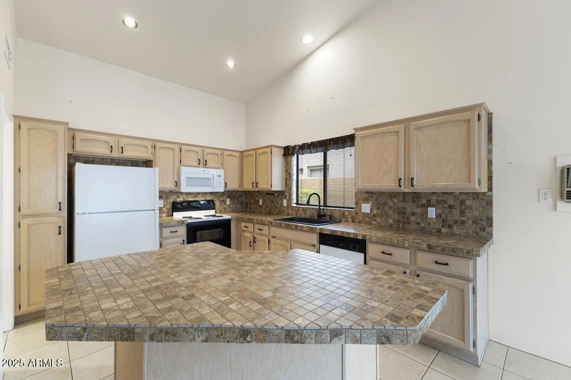 Property Slideshow image 10 of 38 | 15049 w verde ln, Goodyear, AZ, 85395
