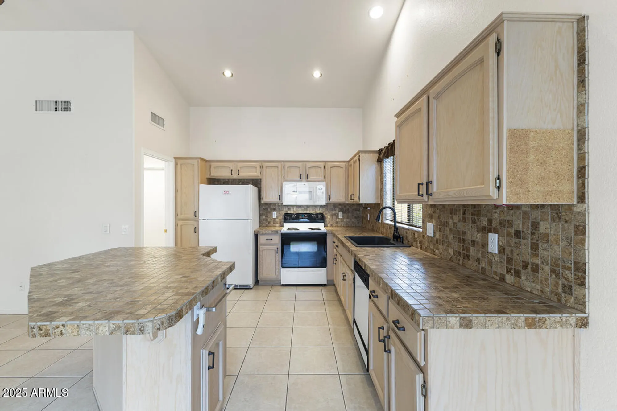 Property Slideshow image 11 of 38 | 15049 w verde ln, Goodyear, AZ, 85395