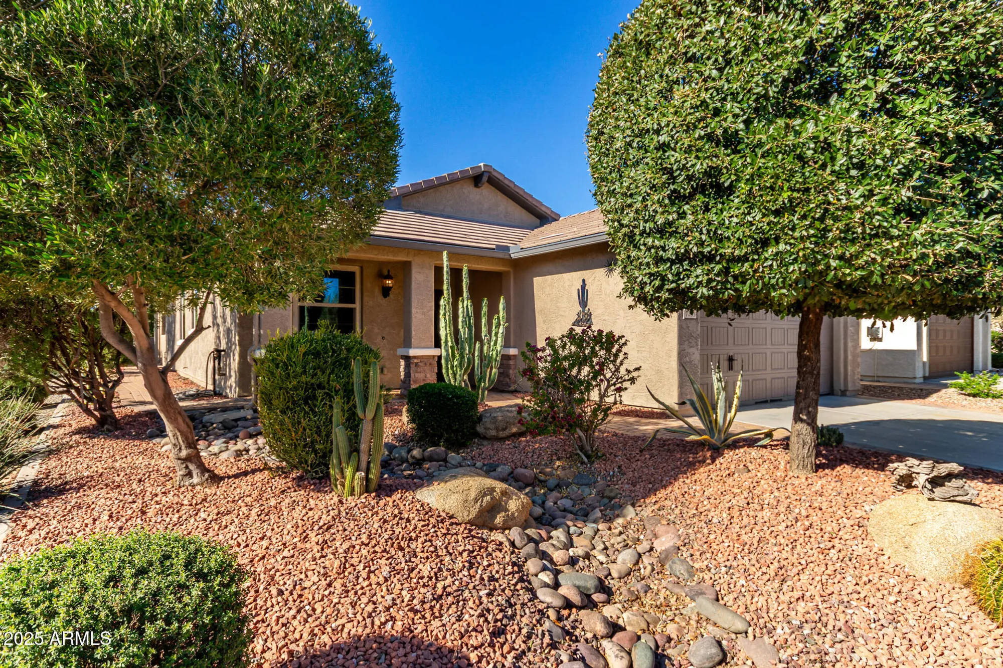 Property Slideshow image 1 of 72 | 7253 w cinder brook way, Florence, AZ, 85132