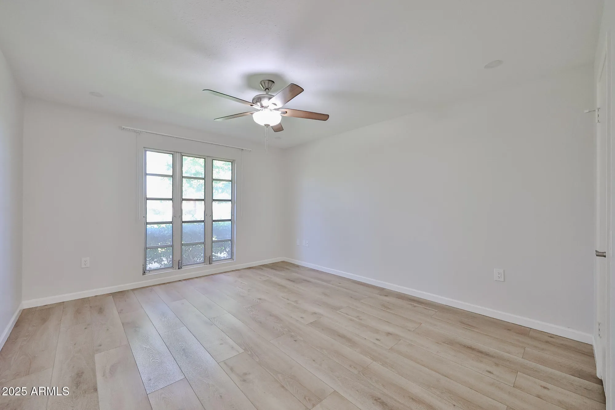 Property Slideshow image 4 of 30 | 10040 w royal oak rd b, Sun City, AZ, 85351