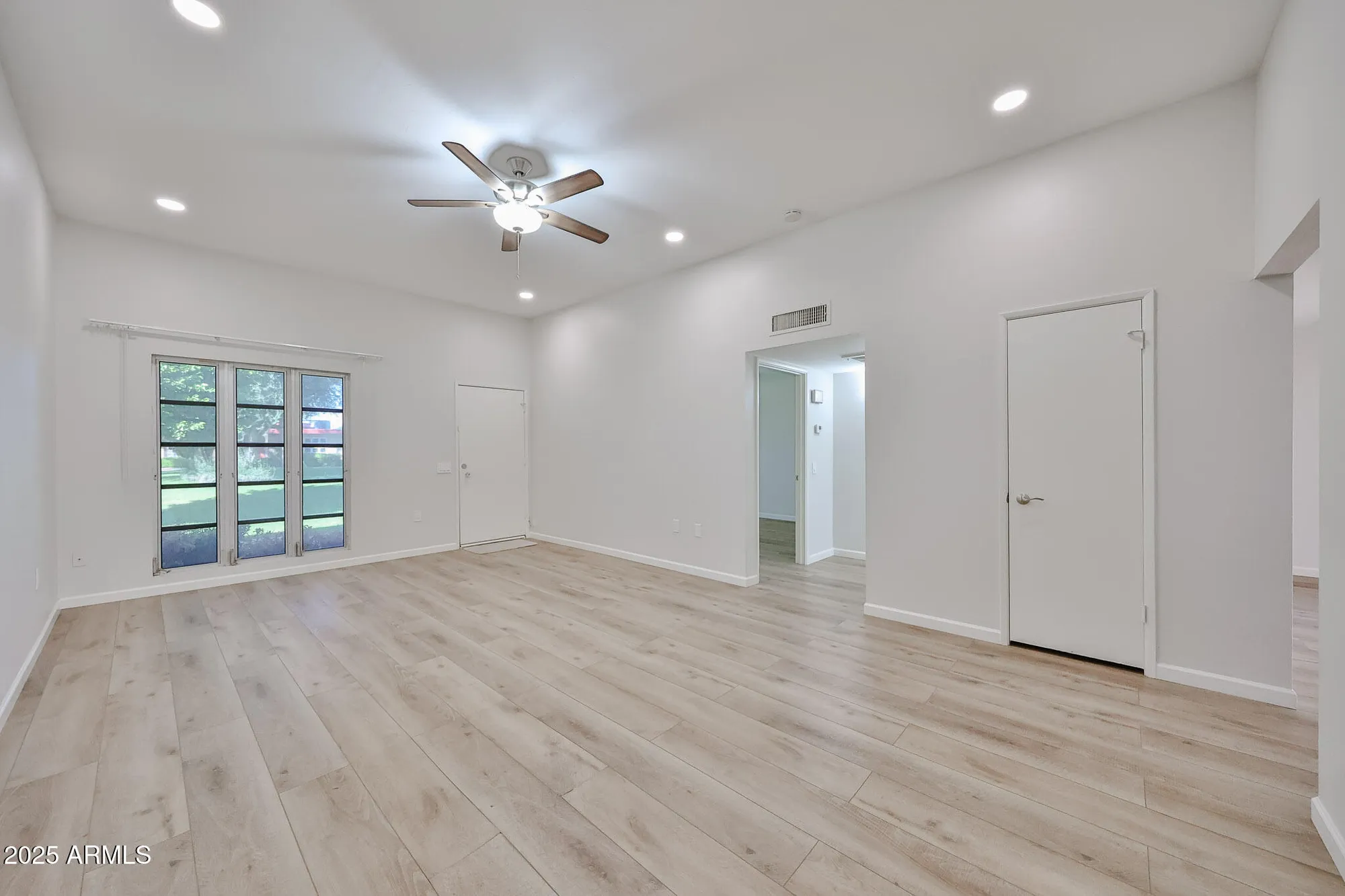 Property Slideshow image 11 of 30 | 10040 w royal oak rd b, Sun City, AZ, 85351