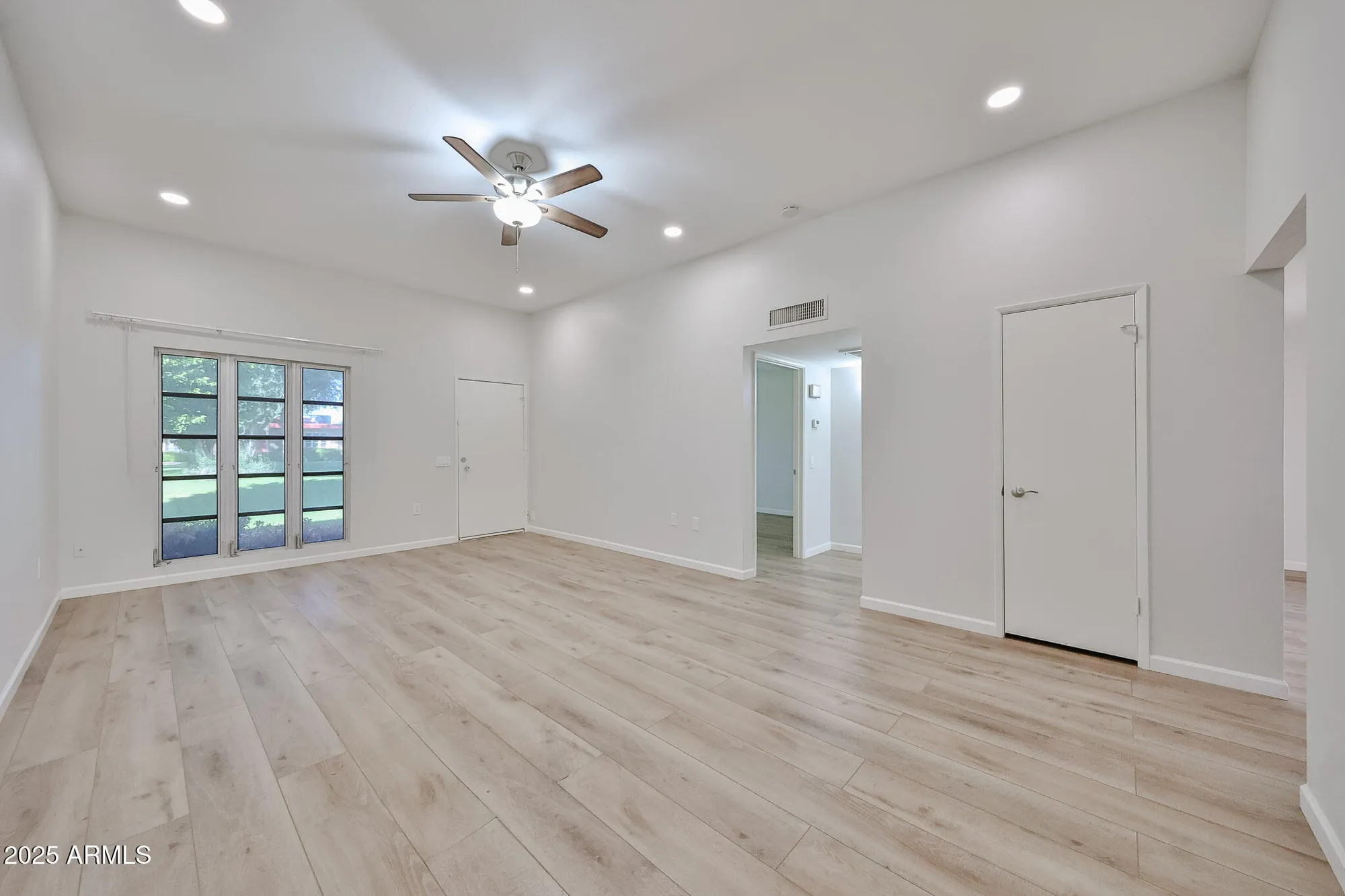 Property Slideshow image 13 of 30 | 10040 w royal oak rd b, Sun City, AZ, 85351