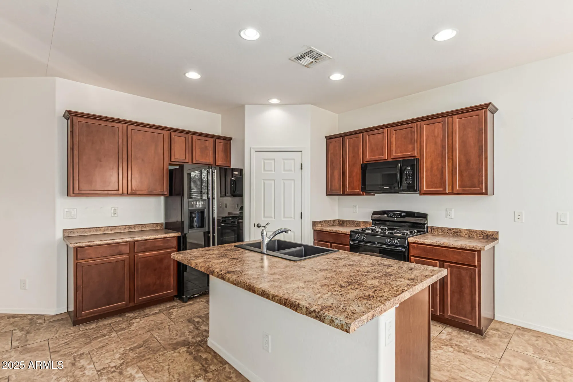 Property Slideshow image 12 of 50 | 20104 n geyser dr, Maricopa, AZ, 85138