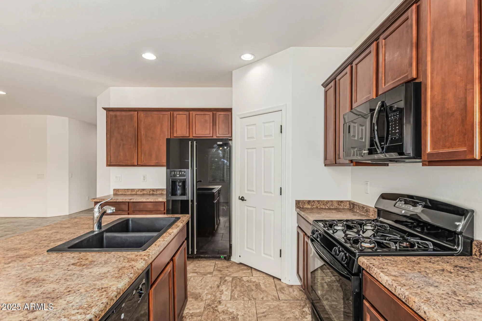 Property Slideshow image 13 of 50 | 20104 n geyser dr, Maricopa, AZ, 85138