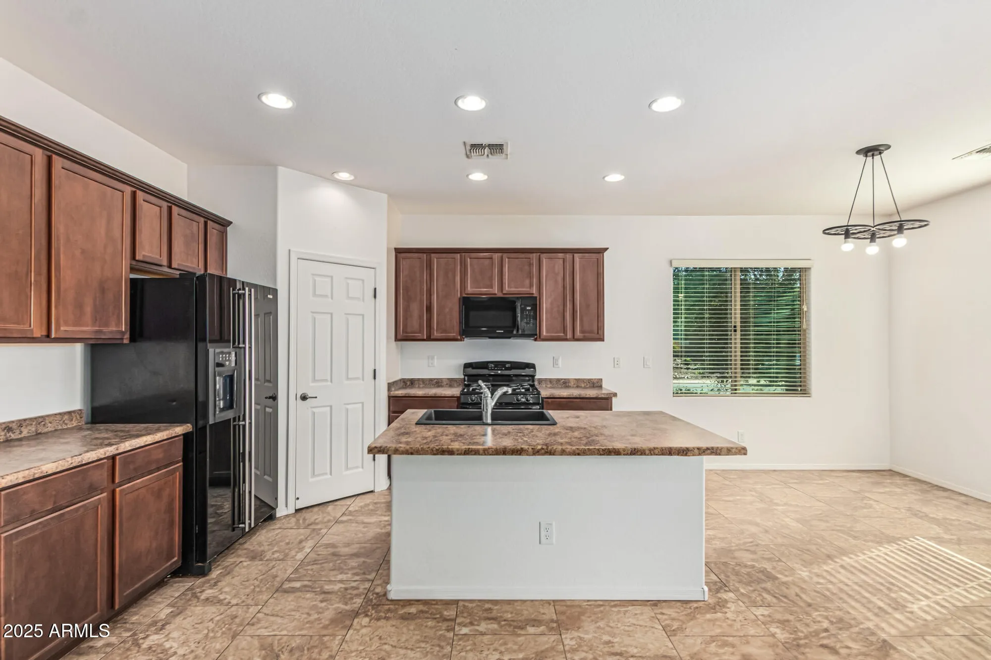 Property Slideshow image 11 of 50 | 20104 n geyser dr, Maricopa, AZ, 85138