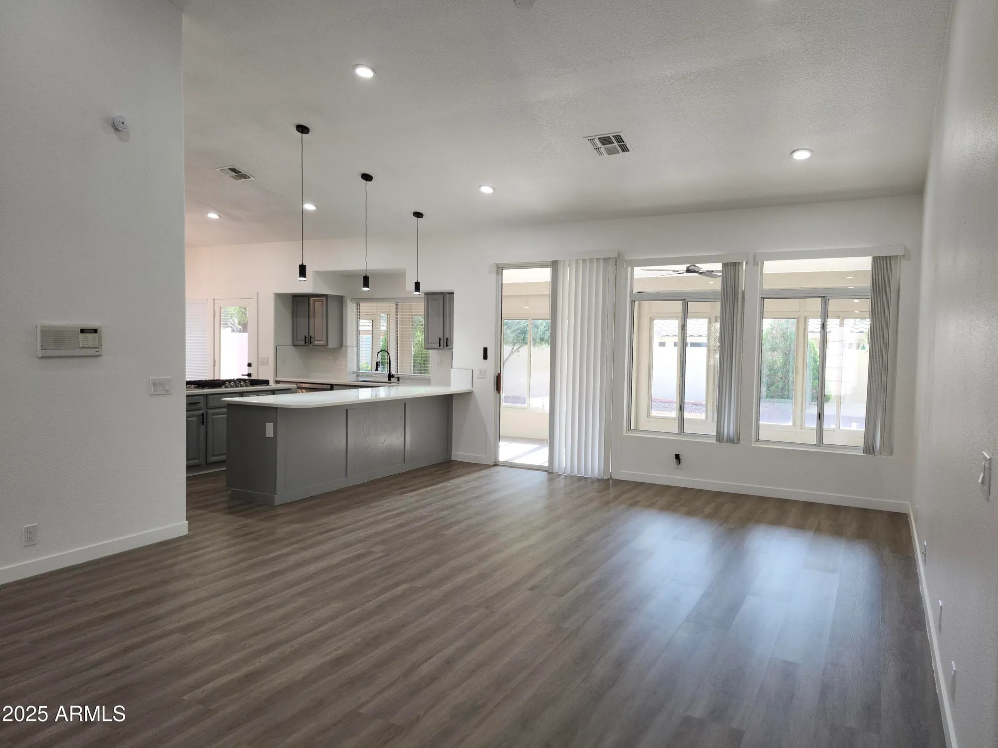 Property Slideshow image 4 of 37 | 8449 w rockwood dr, Peoria, AZ, 85382