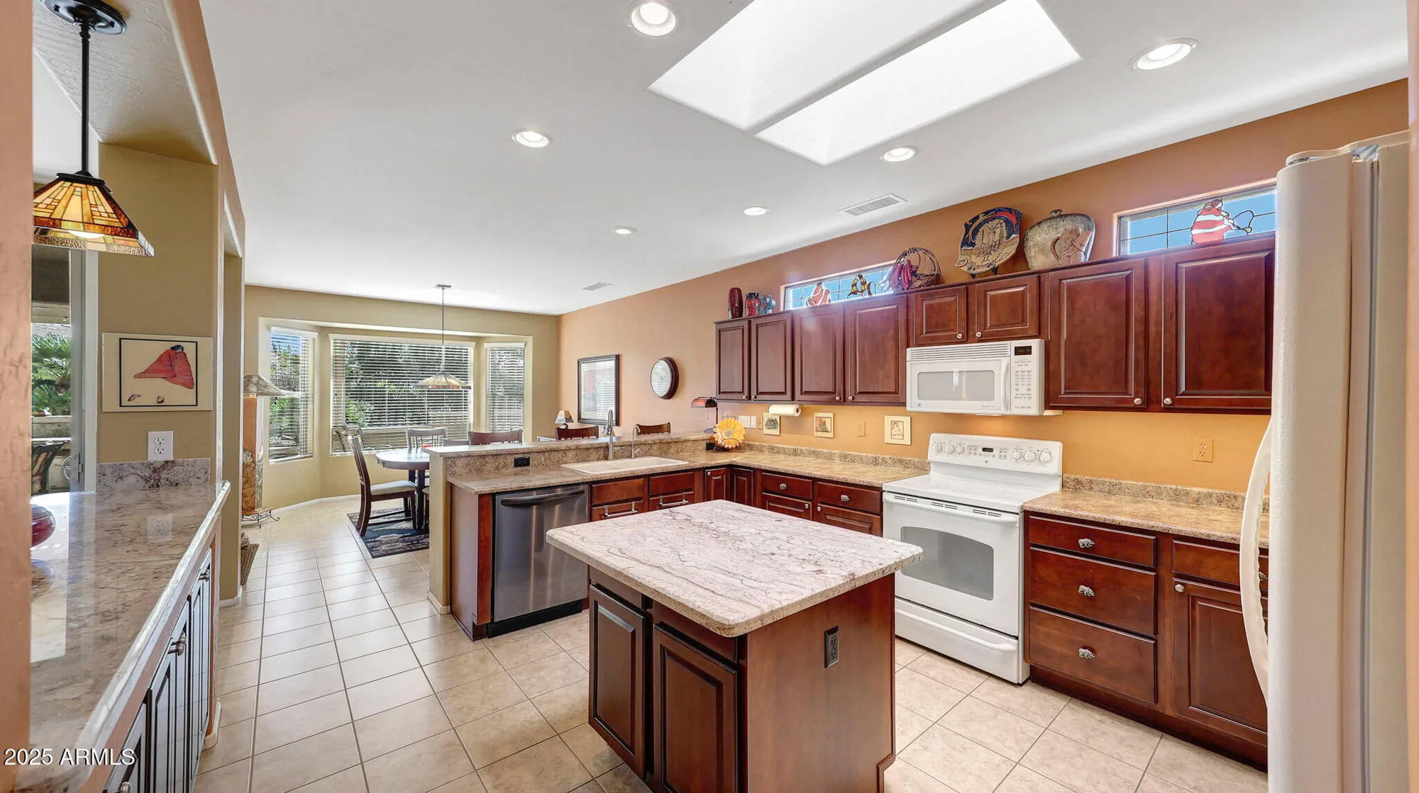Property Slideshow image 14 of 48 | 16337 w salado creek dr, Surprise, AZ, 85387