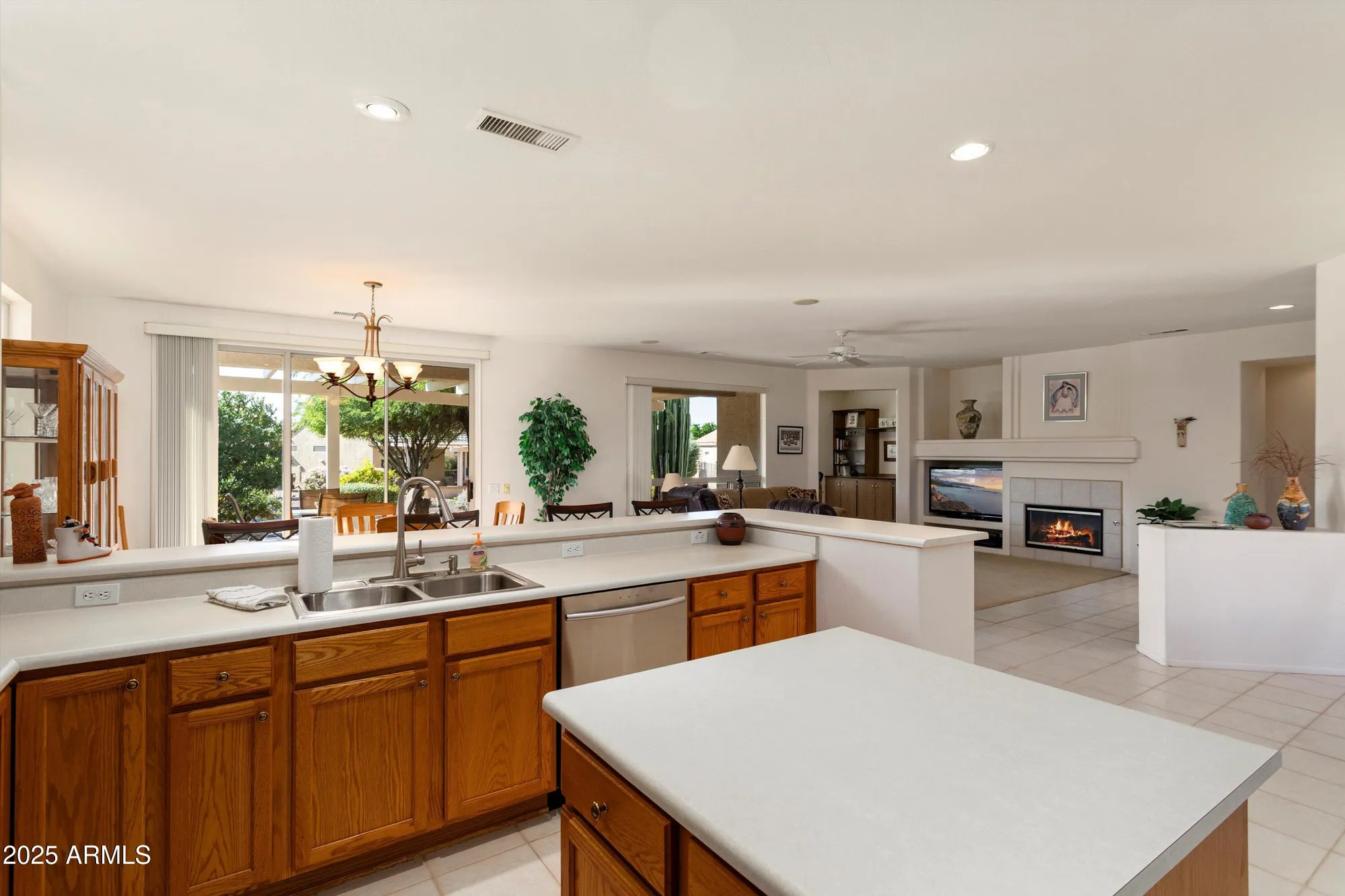 Property Slideshow image 6 of 25 | 15237 w pinehurst ln, Surprise, AZ, 85374