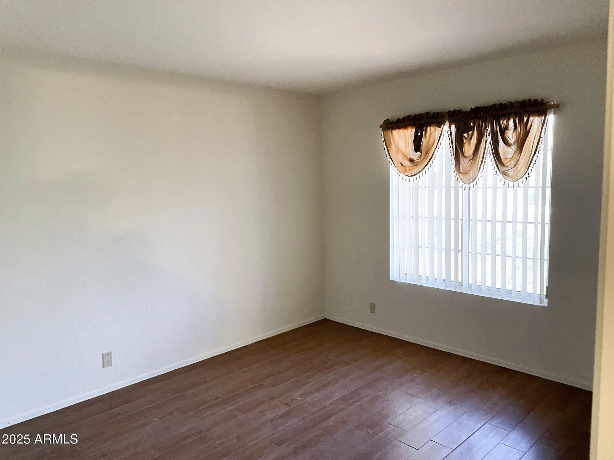 Property Slideshow image 14 of 21 | 9039 w utopia rd, Peoria, AZ, 85382