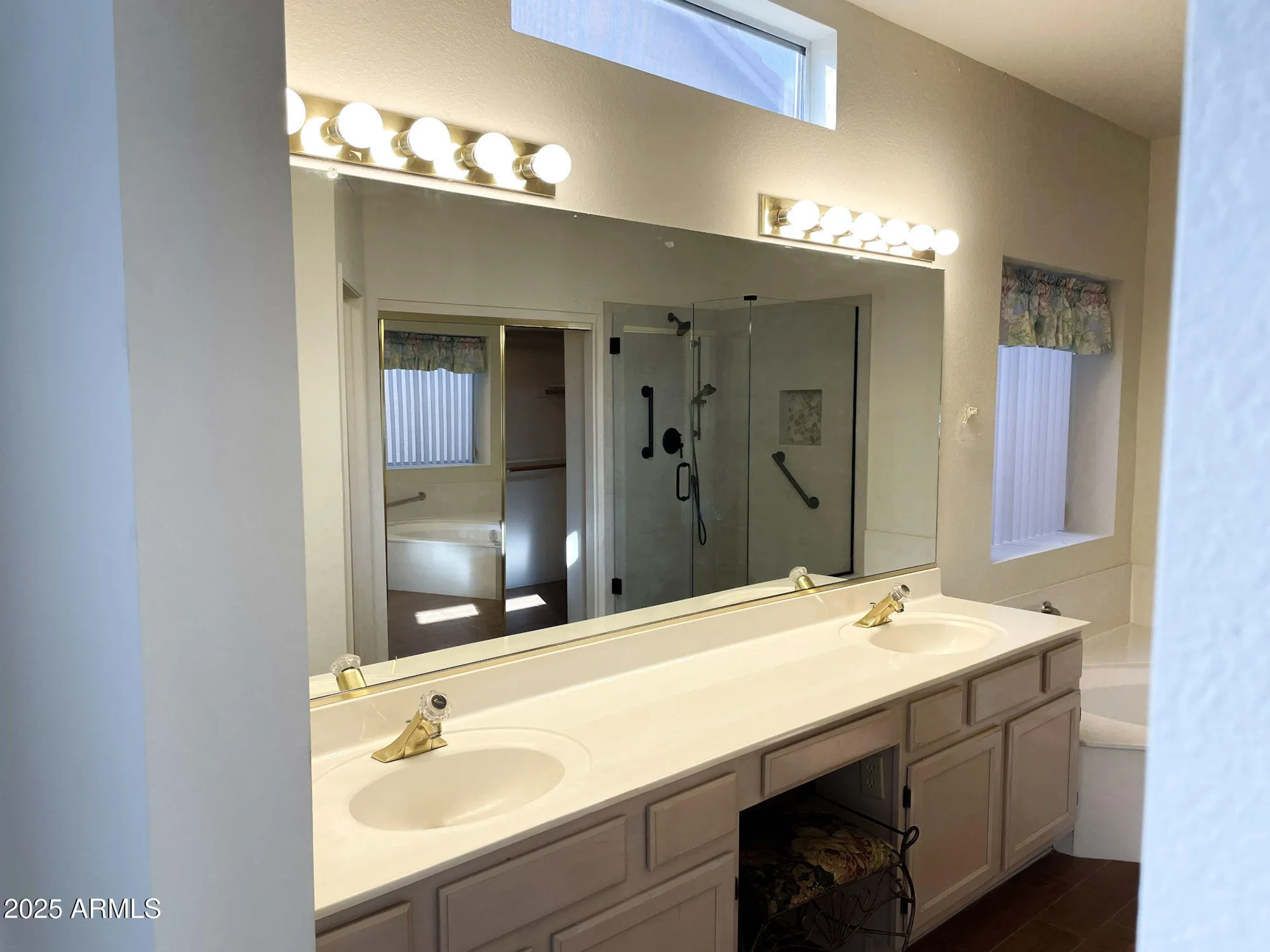 Property Slideshow image 12 of 21 | 9039 w utopia rd, Peoria, AZ, 85382