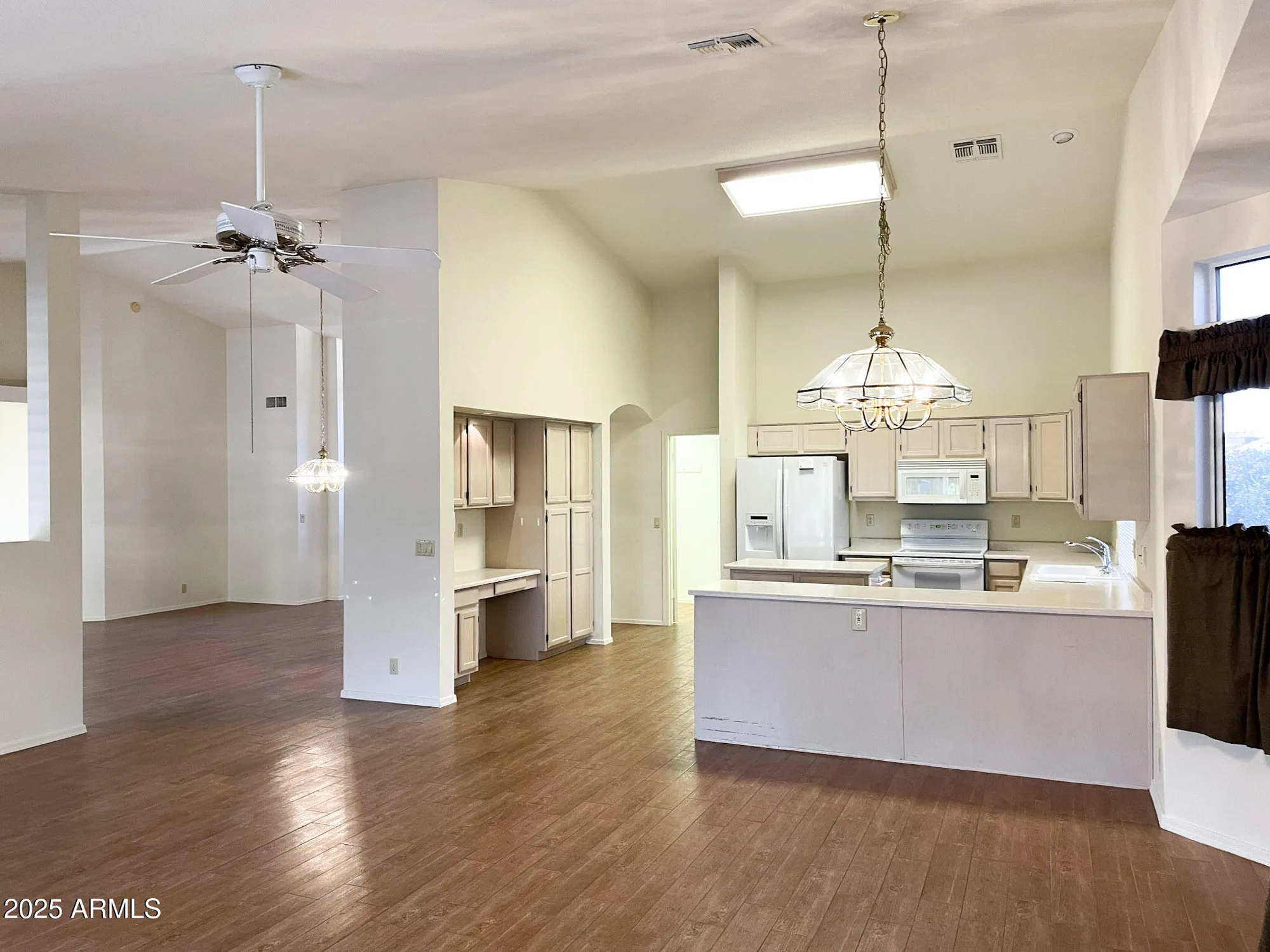 Property Slideshow image 5 of 21 | 9039 w utopia rd, Peoria, AZ, 85382