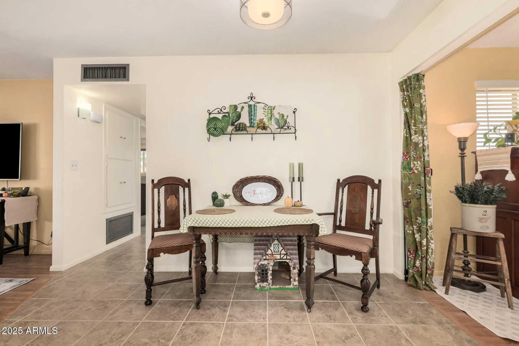 Property Slideshow image 10 of 32 | 6107 e duncan st, Mesa, AZ, 85205