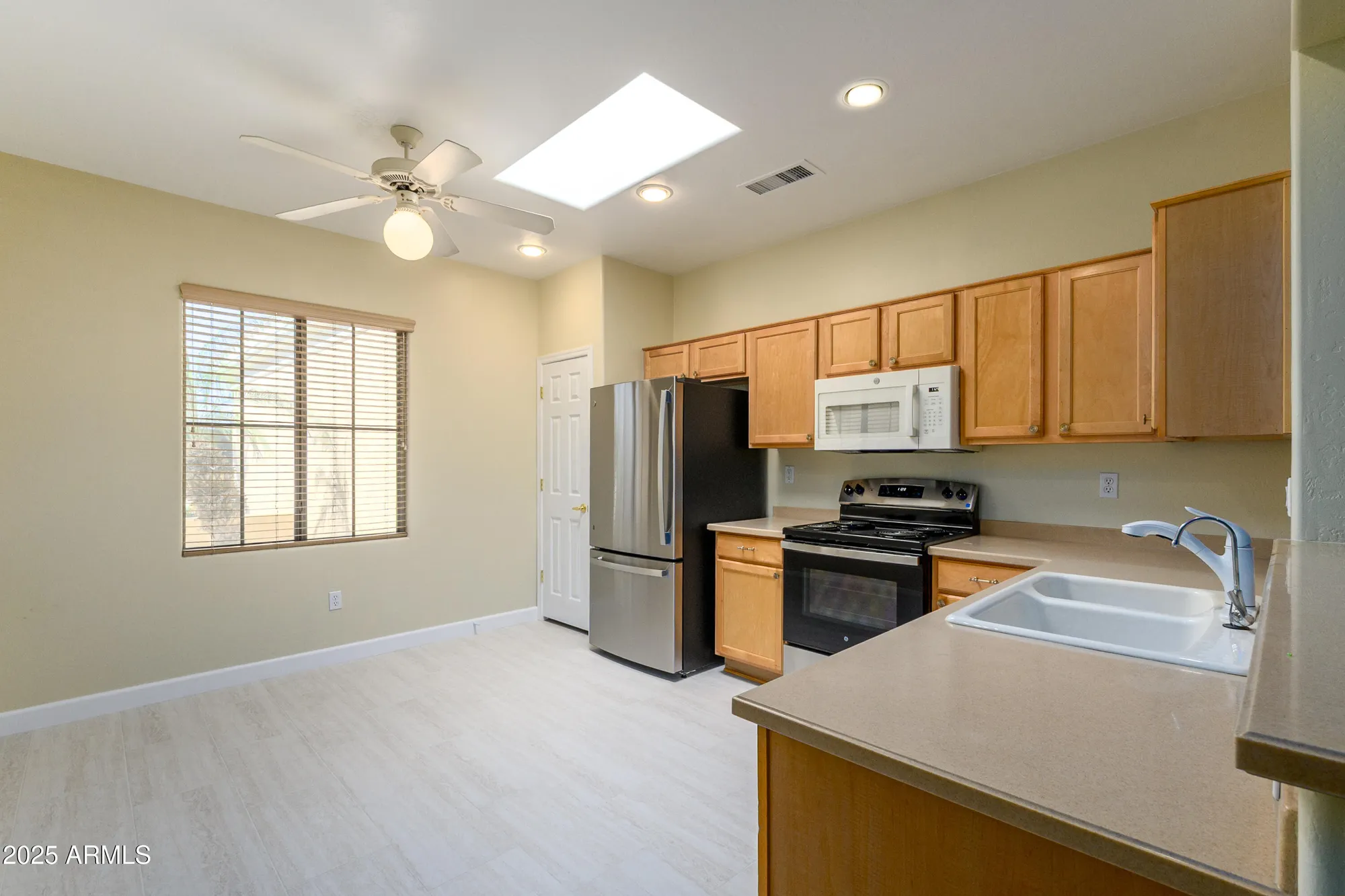 Property Slideshow image 10 of 27 | 16962 w marcos de niza dr, Surprise, AZ, 85387