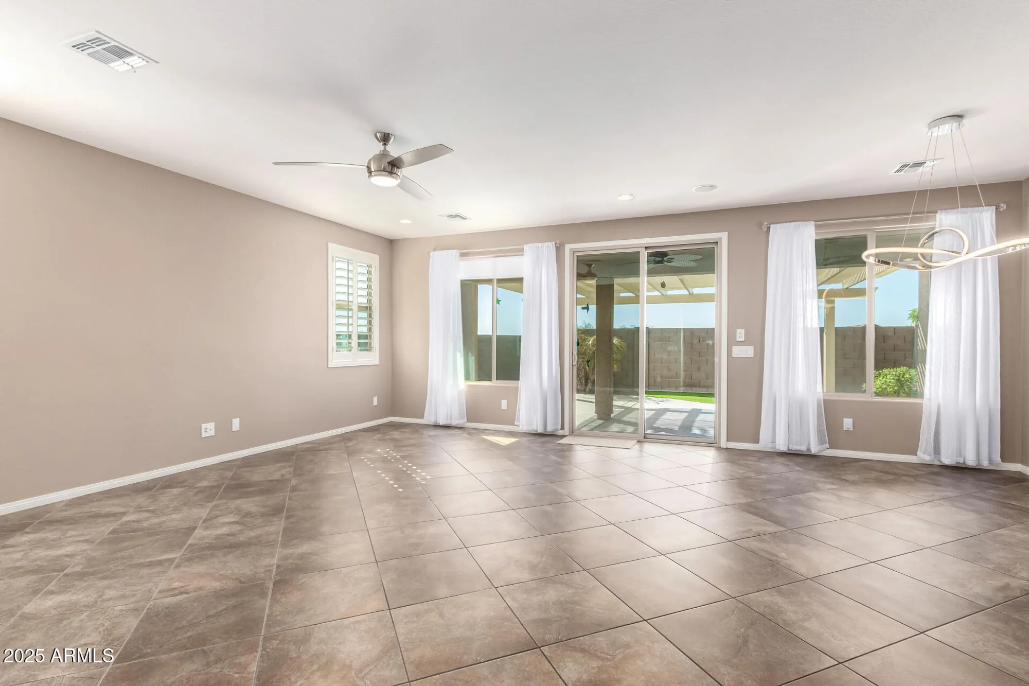 Property Slideshow image 5 of 44 | 17162 s 175th ave, Goodyear, AZ, 85338