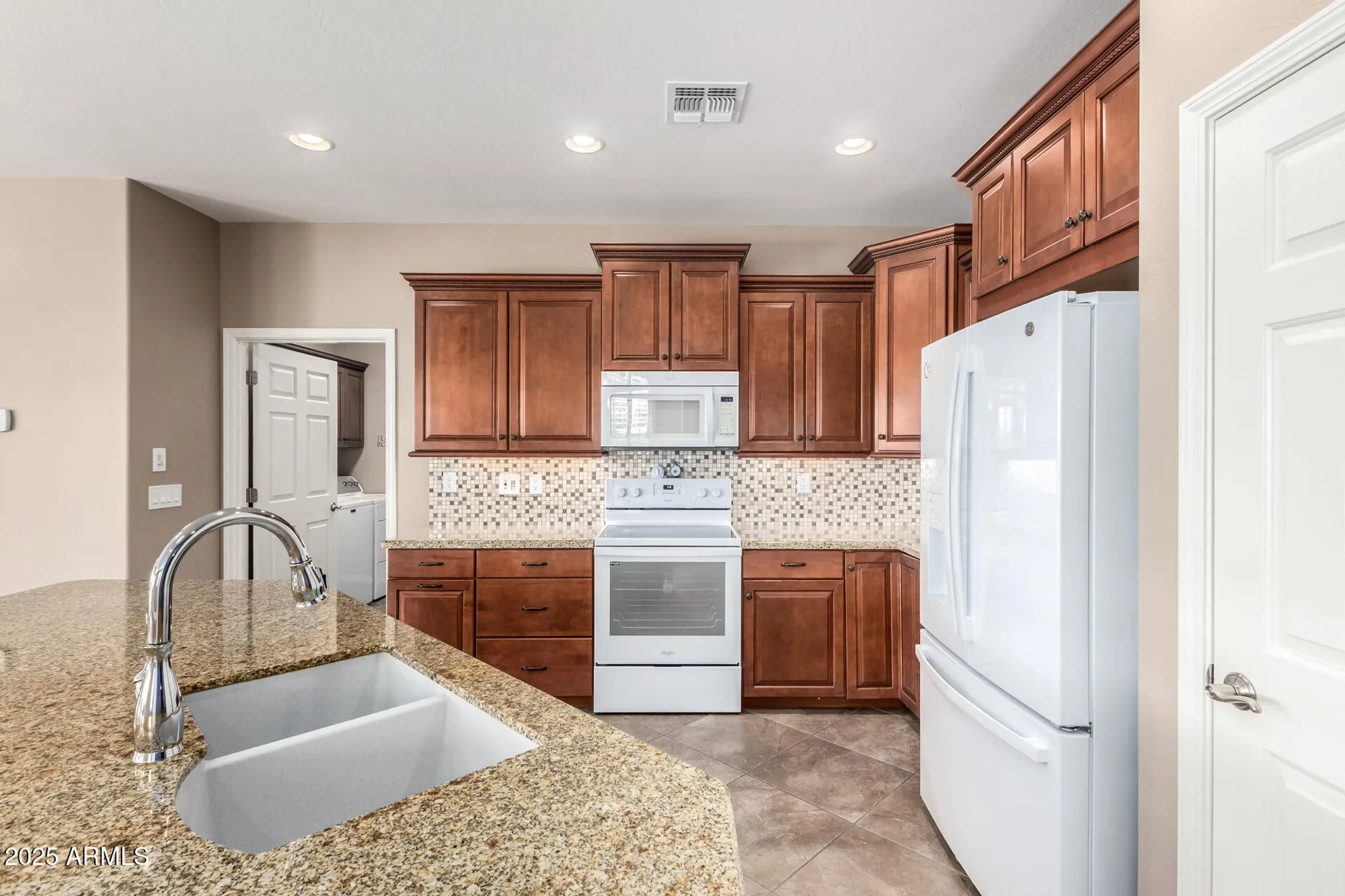 Property Slideshow image 11 of 44 | 17162 s 175th ave, Goodyear, AZ, 85338