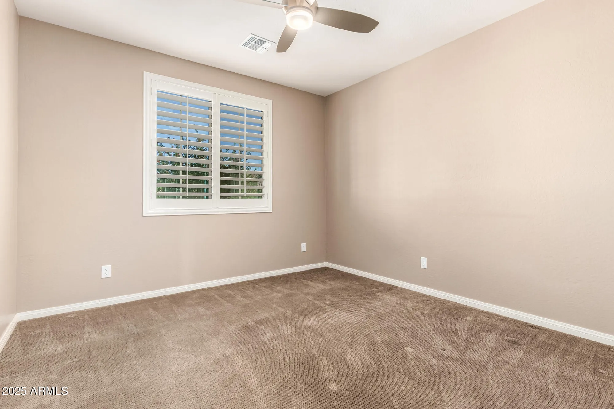 Property Slideshow image 18 of 44 | 17162 s 175th ave, Goodyear, AZ, 85338