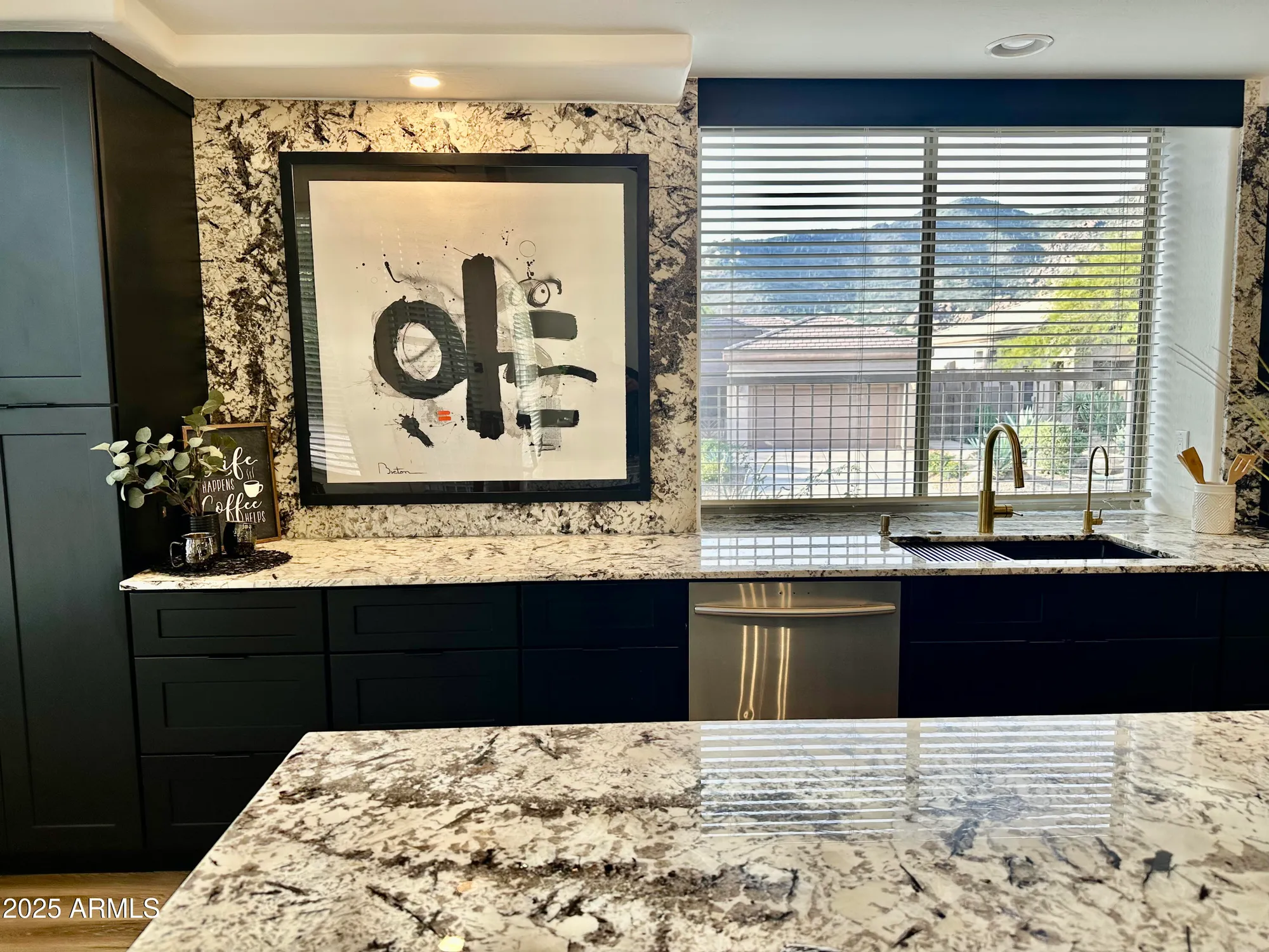 Property Slideshow image 7 of 37 | 34476 n 68th way, Scottsdale, AZ, 85266