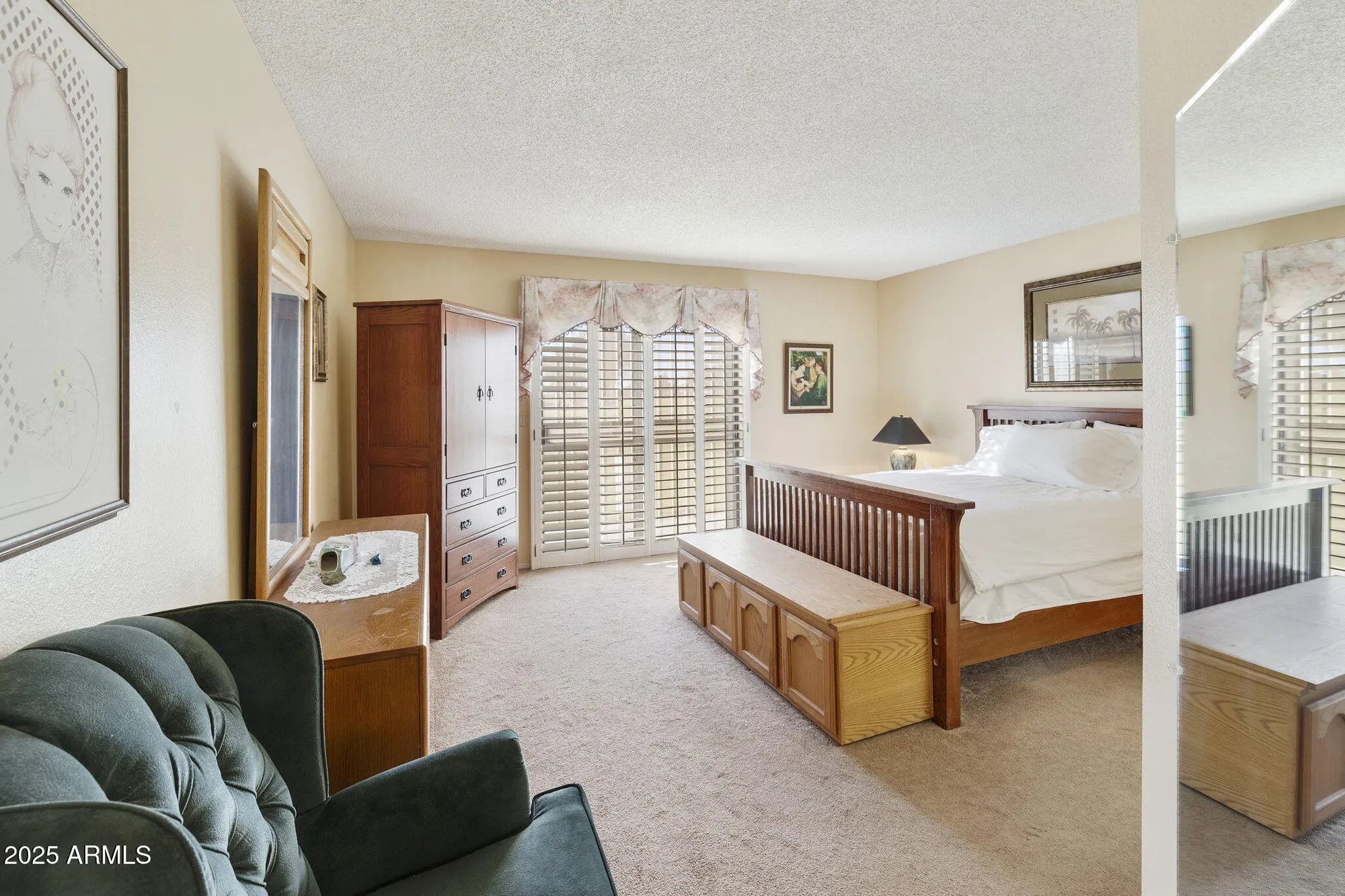 Property Slideshow image 8 of 40 | 557 s palo verde way, Mesa, AZ, 85208