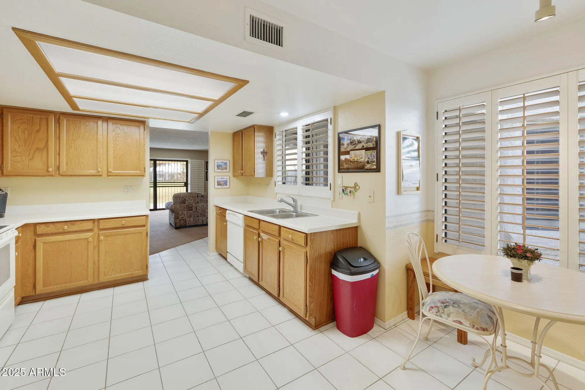 Property Slideshow image 6 of 40 | 557 s palo verde way, Mesa, AZ, 85208