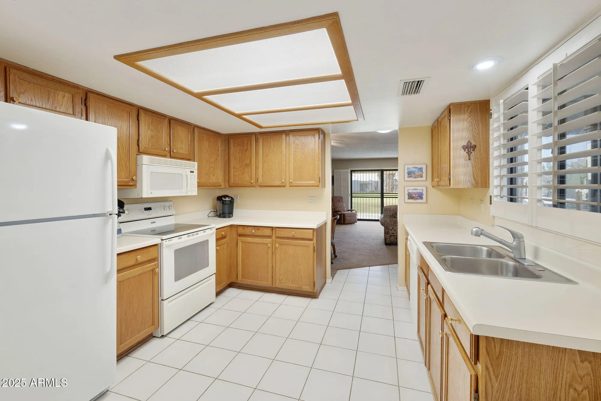 Property Slideshow image 5 of 40 | 557 s palo verde way, Mesa, AZ, 85208