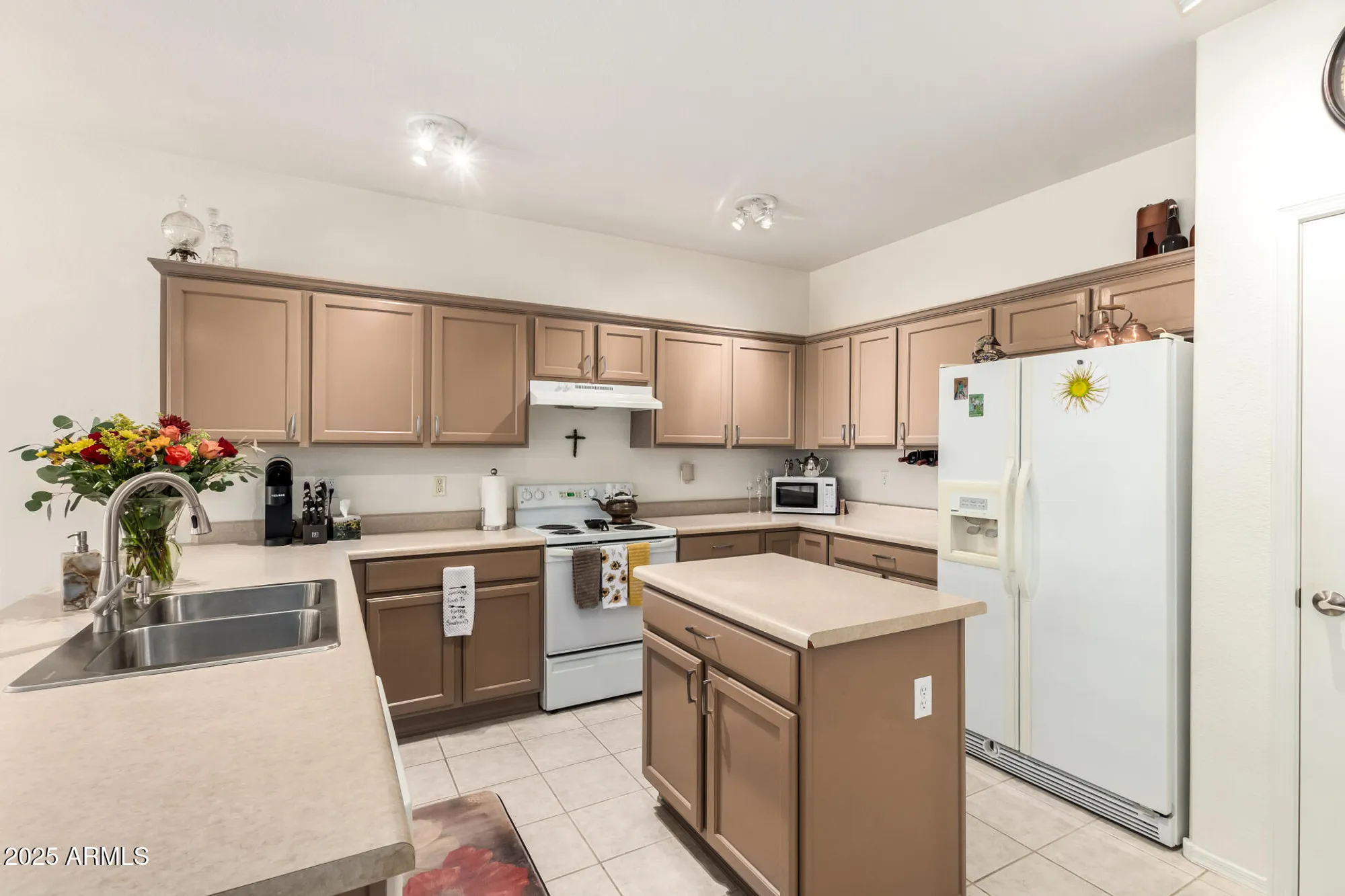 Property Slideshow image 9 of 40 | 6972 s nantucket st, Chandler, AZ, 85249