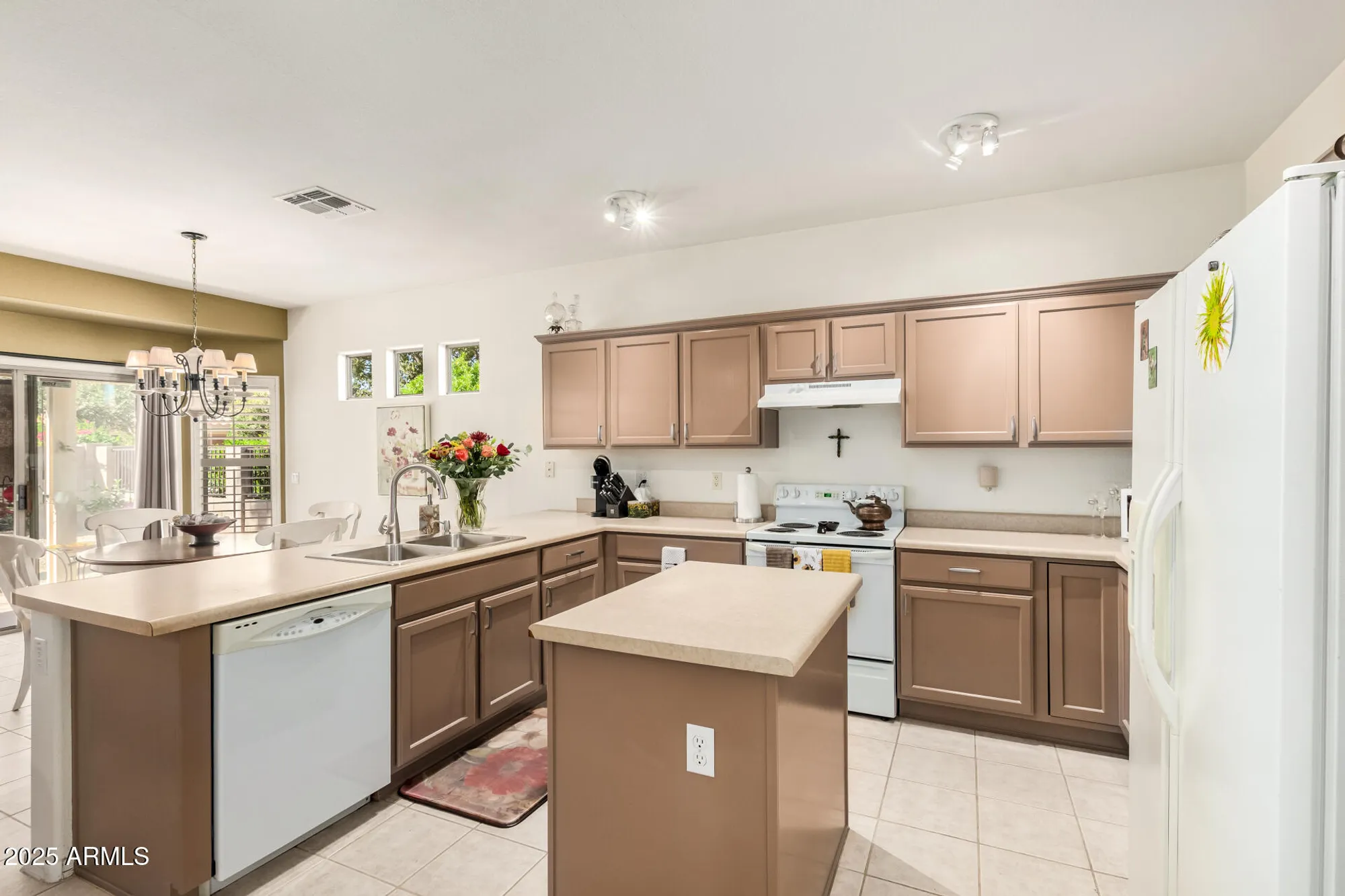 Property Slideshow image 10 of 40 | 6972 s nantucket st, Chandler, AZ, 85249