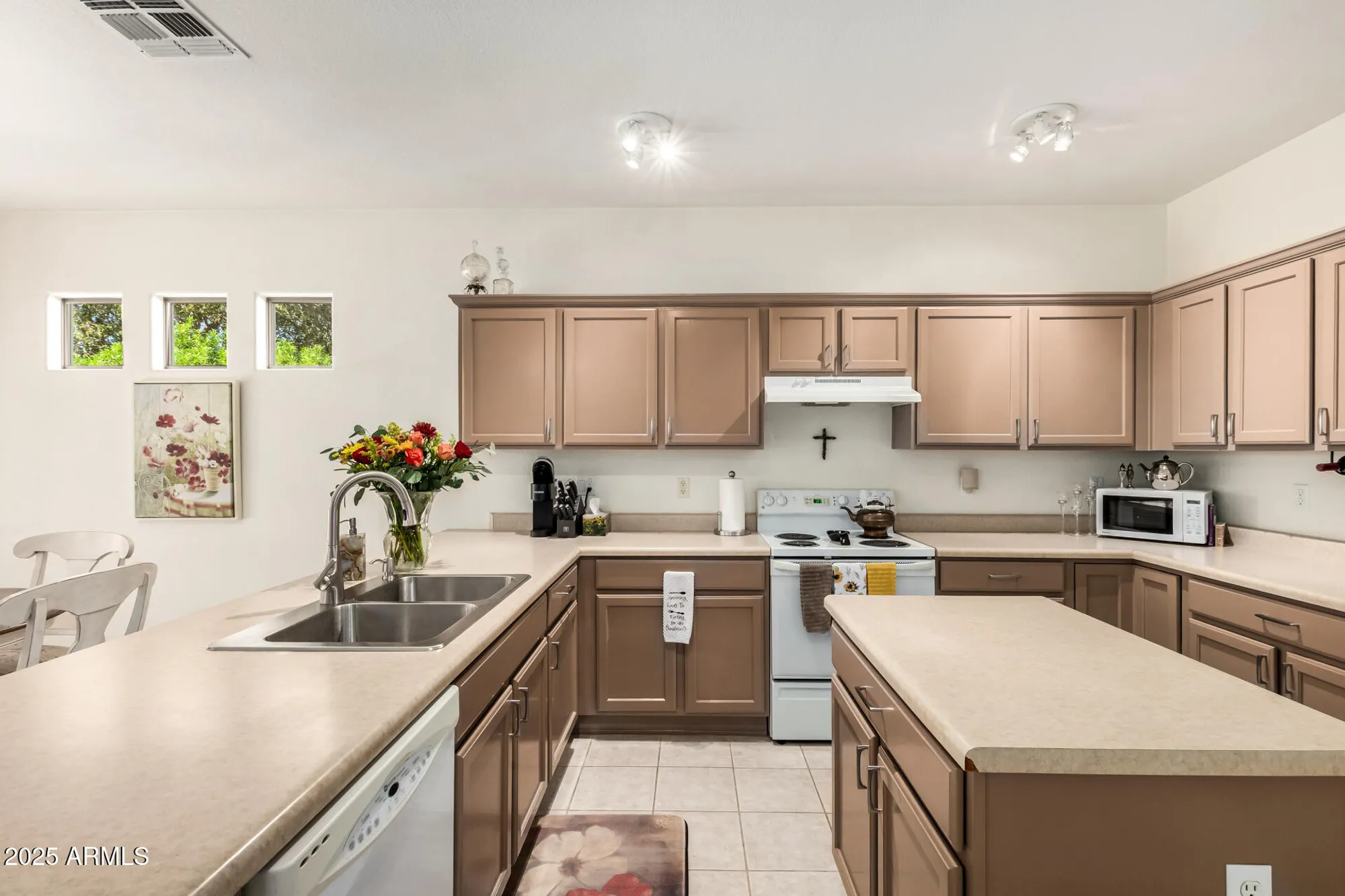 Property Slideshow image 11 of 40 | 6972 s nantucket st, Chandler, AZ, 85249