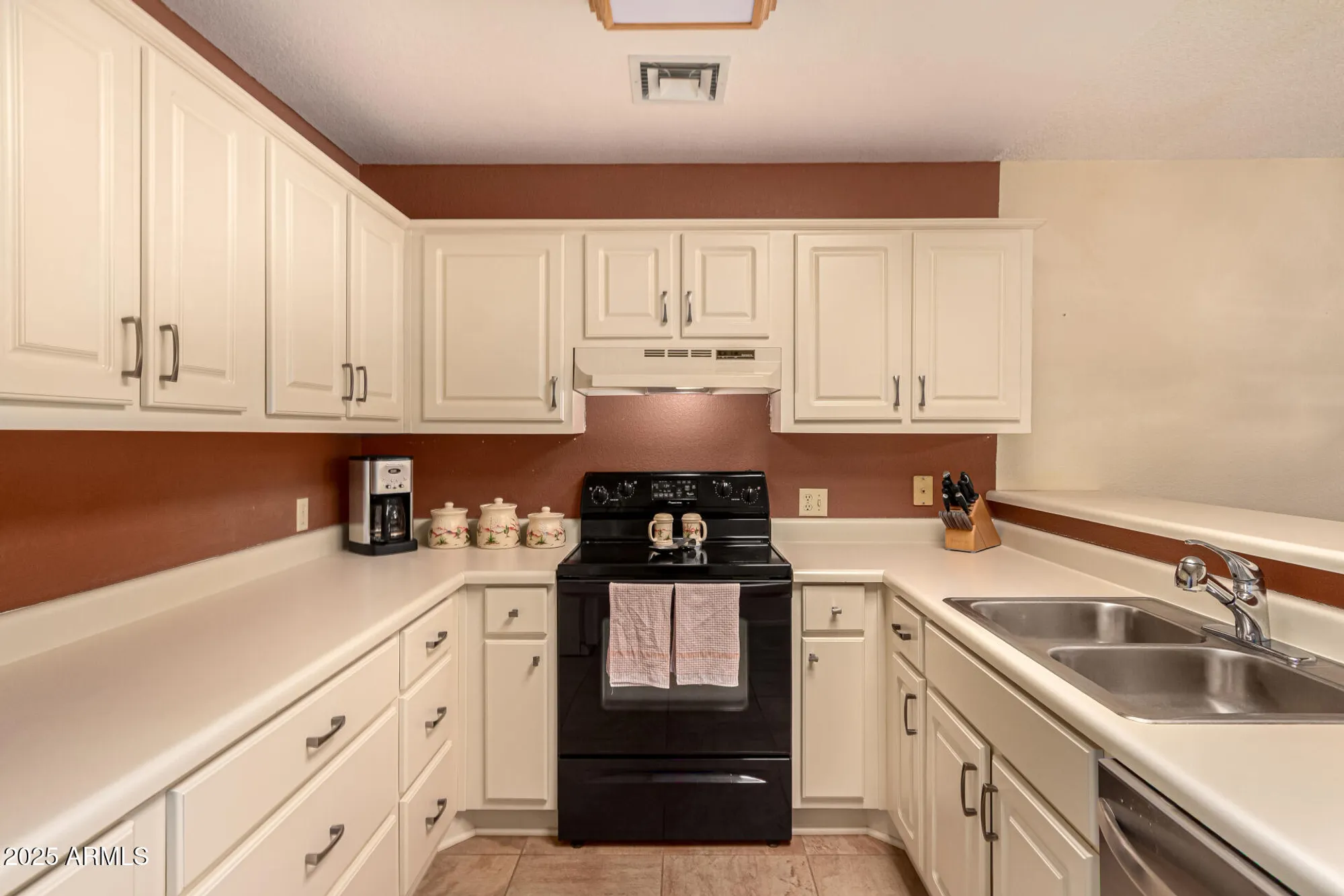 Property Slideshow image 11 of 41 | 14300 w bell rd 431, Surprise, AZ, 85374