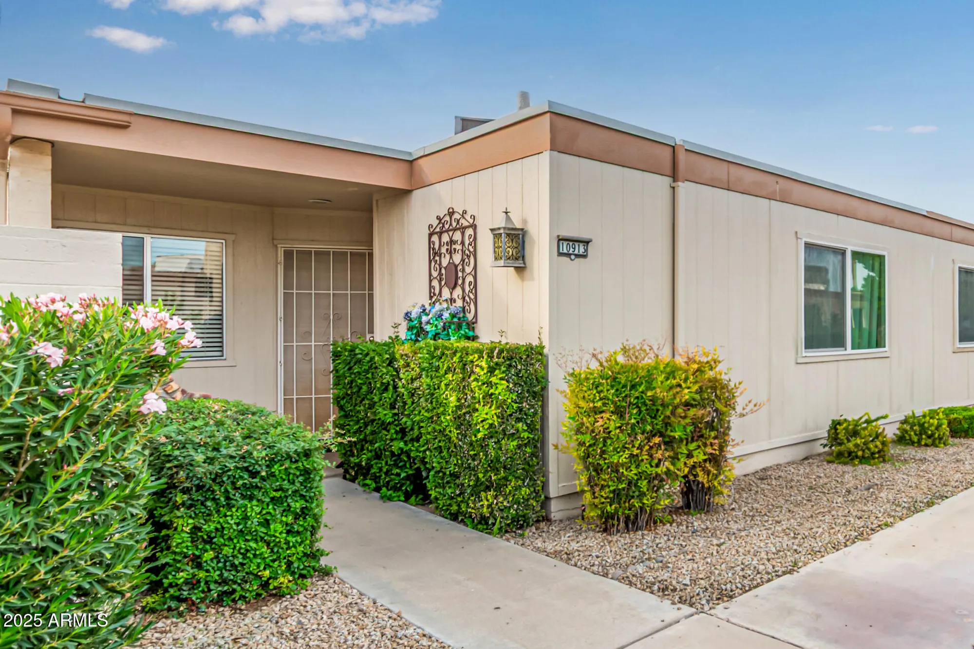 Property Slideshow image 1 of 43 | 10913 w coggins dr, Sun City, AZ, 85351