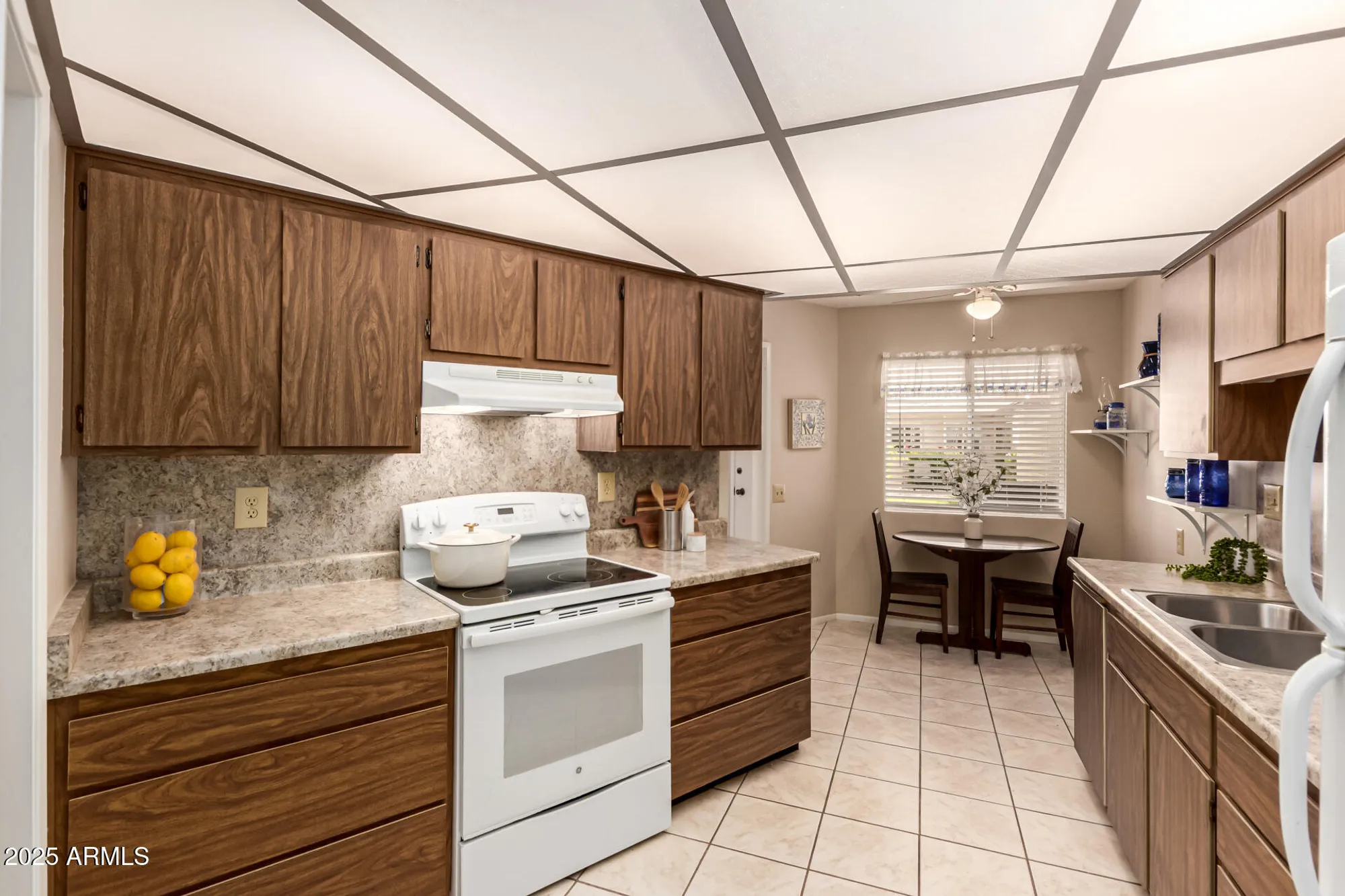 Property Slideshow image 2 of 43 | 10913 w coggins dr, Sun City, AZ, 85351