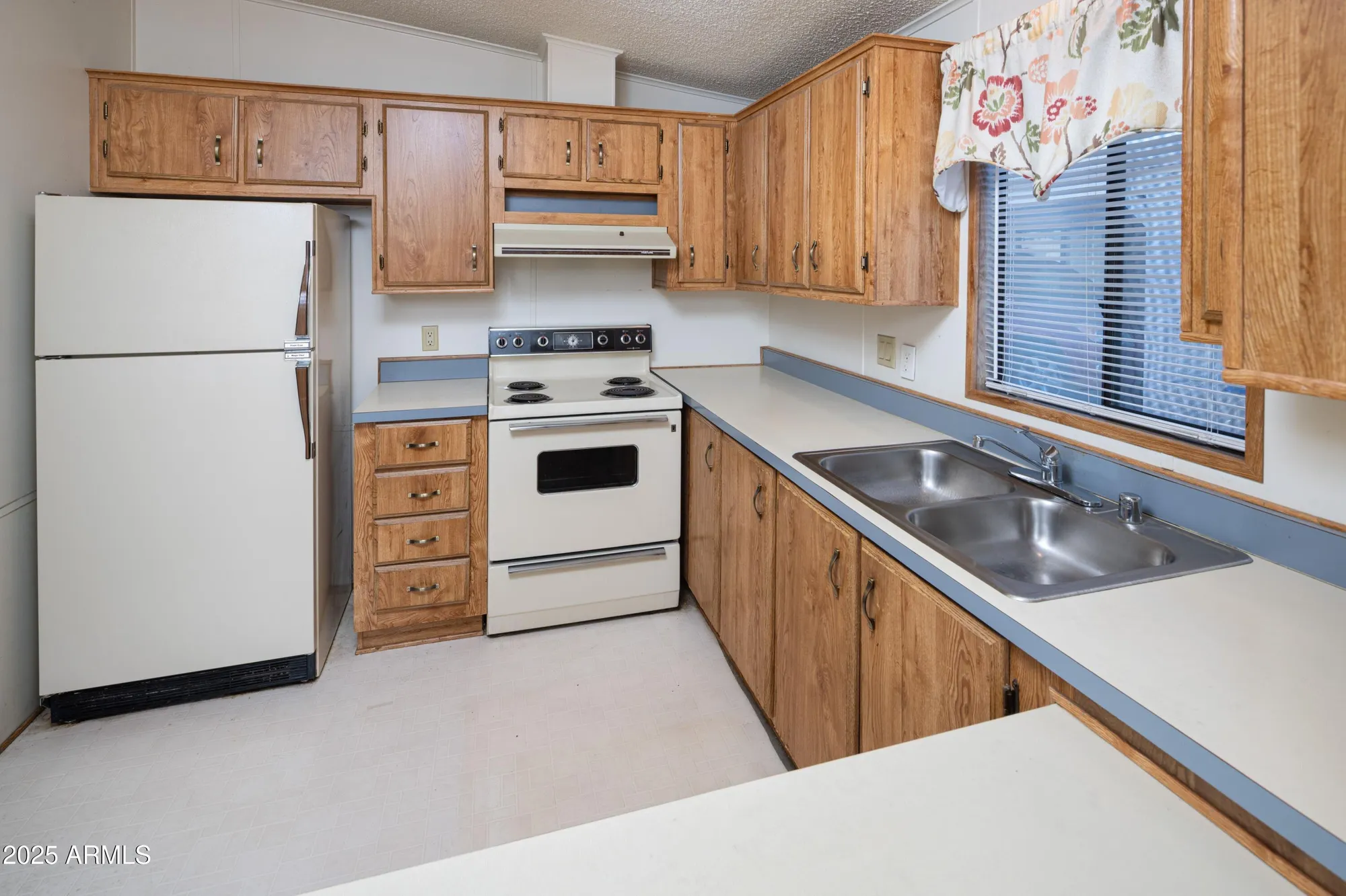 Property Slideshow image 4 of 19 | 1863 e torrey pines ln, Chandler, AZ, 85249