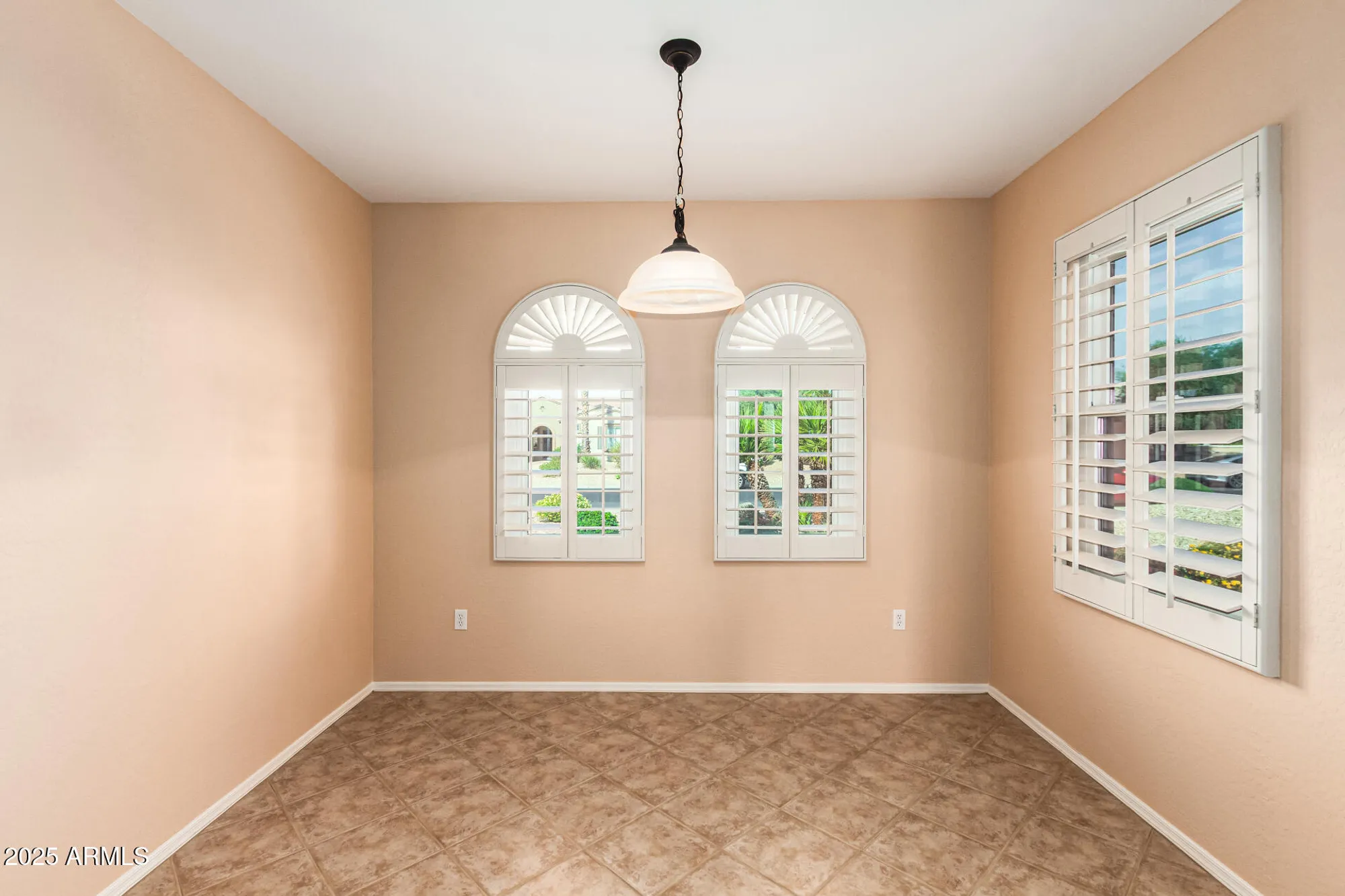 Property Slideshow image 7 of 31 | 20693 n glen canyon dr, Surprise, AZ, 85387