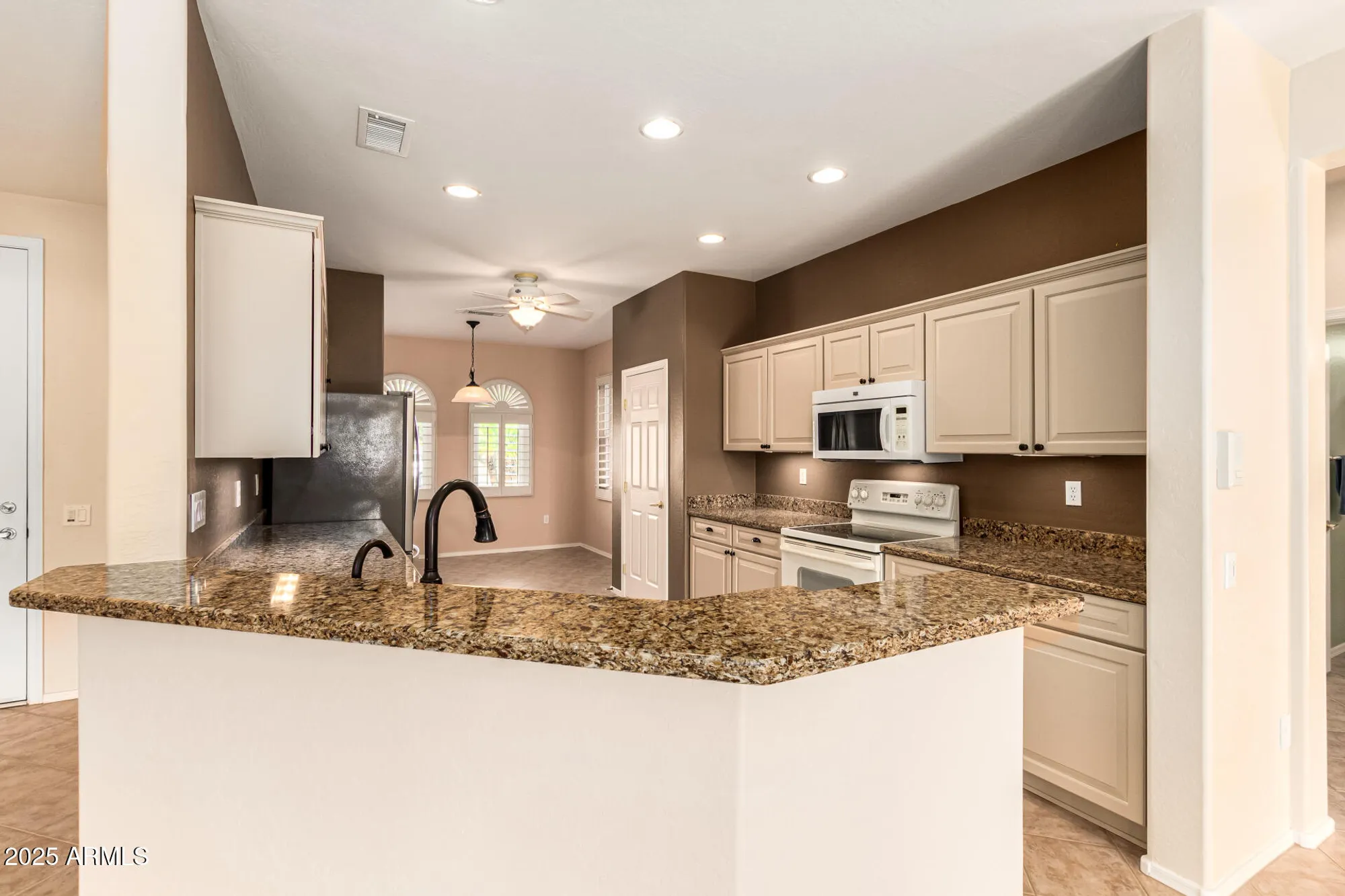 Property Slideshow image 4 of 31 | 20693 n glen canyon dr, Surprise, AZ, 85387