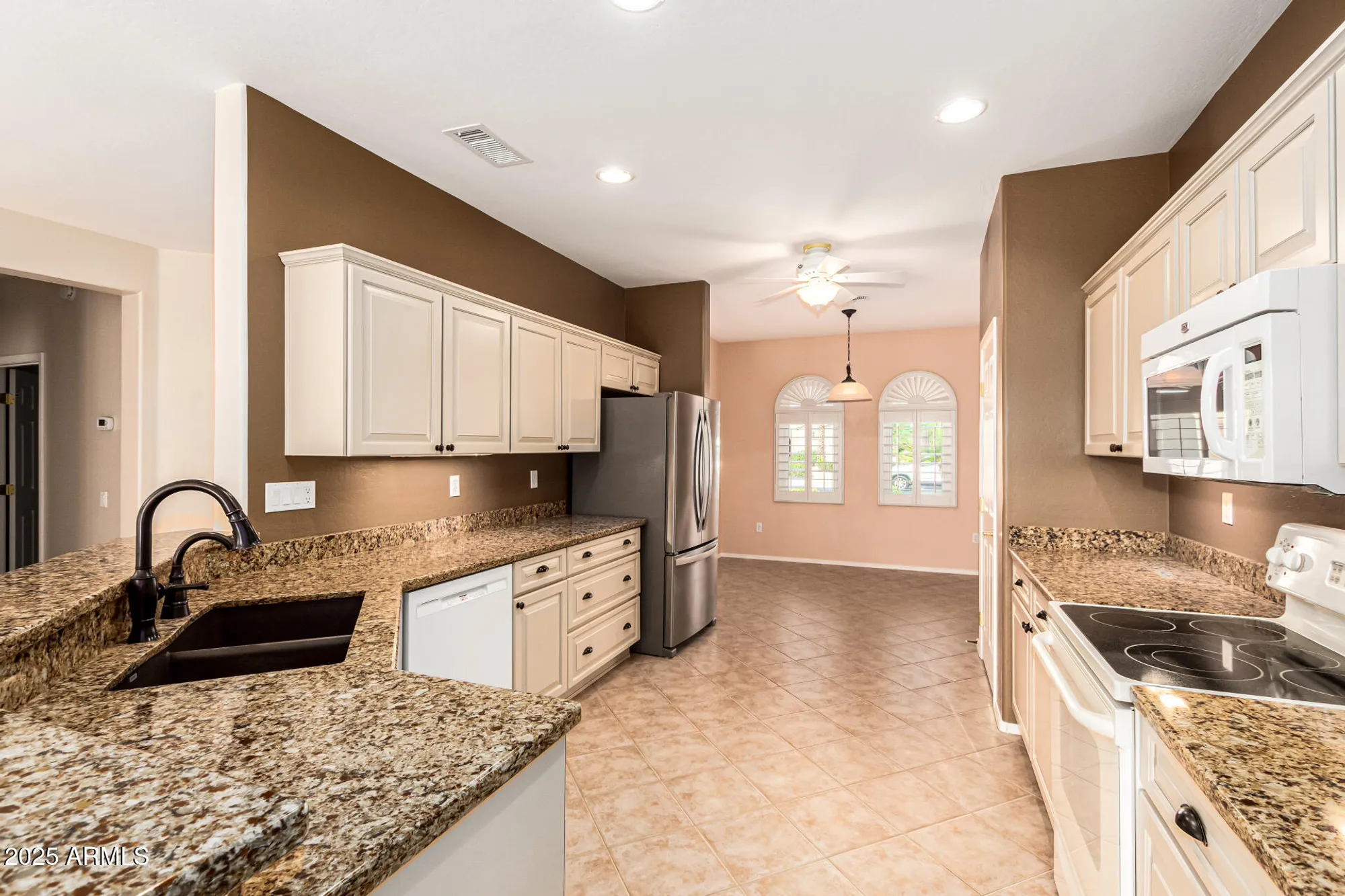 Property Slideshow image 5 of 31 | 20693 n glen canyon dr, Surprise, AZ, 85387