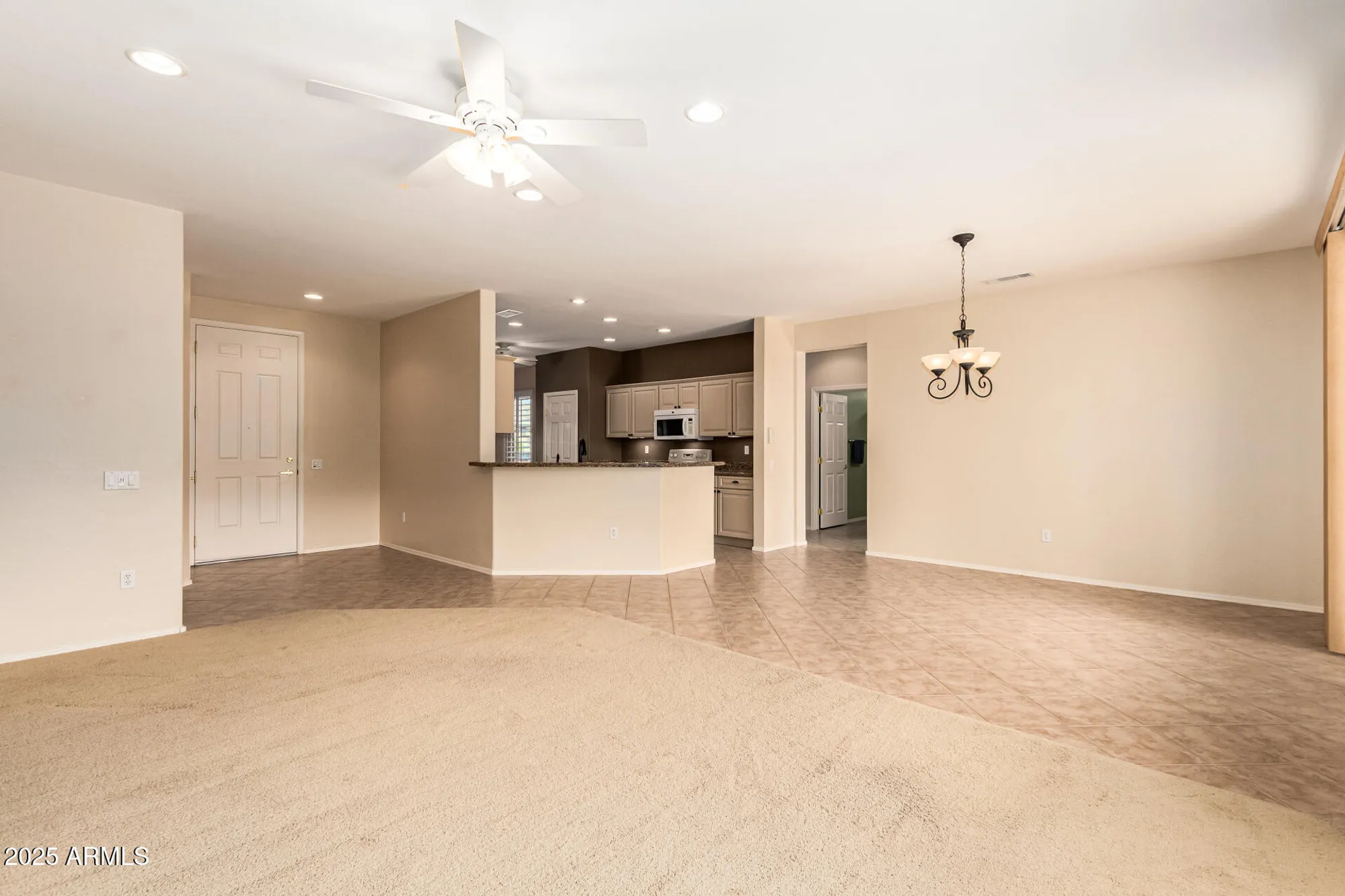 Property Slideshow image 13 of 31 | 20693 n glen canyon dr, Surprise, AZ, 85387