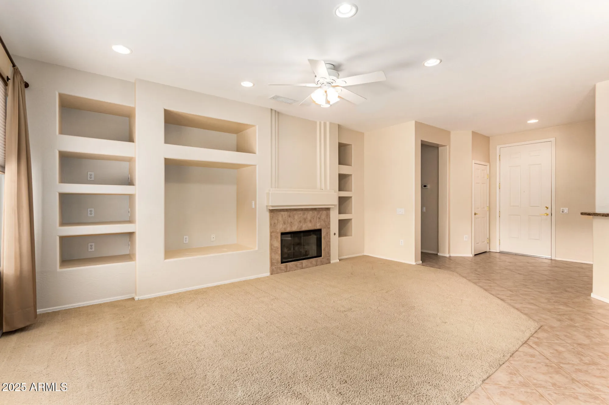 Property Slideshow image 12 of 31 | 20693 n glen canyon dr, Surprise, AZ, 85387