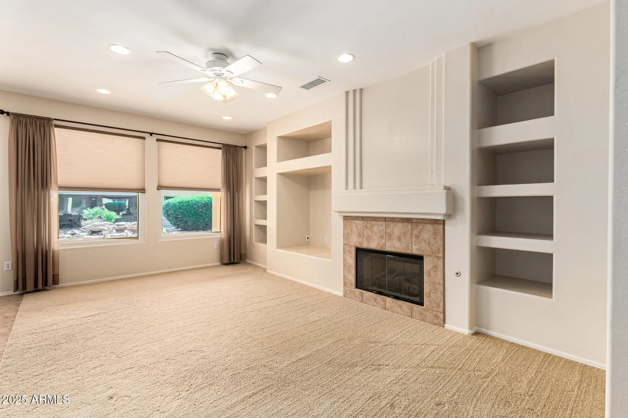 Property Slideshow image 11 of 31 | 20693 n glen canyon dr, Surprise, AZ, 85387