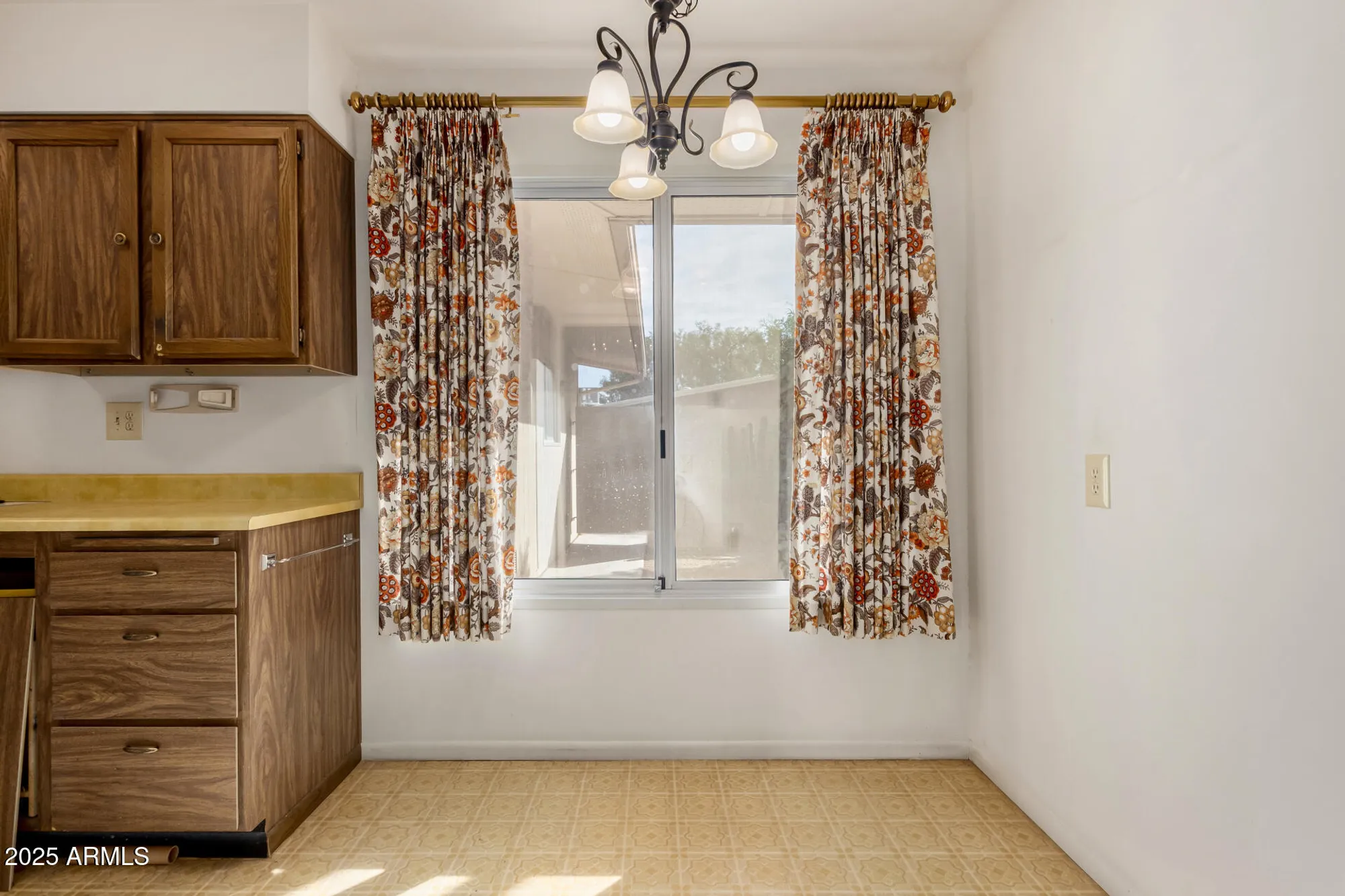 Property Slideshow image 11 of 28 | 17603 n 99th dr, Sun City, AZ, 85373