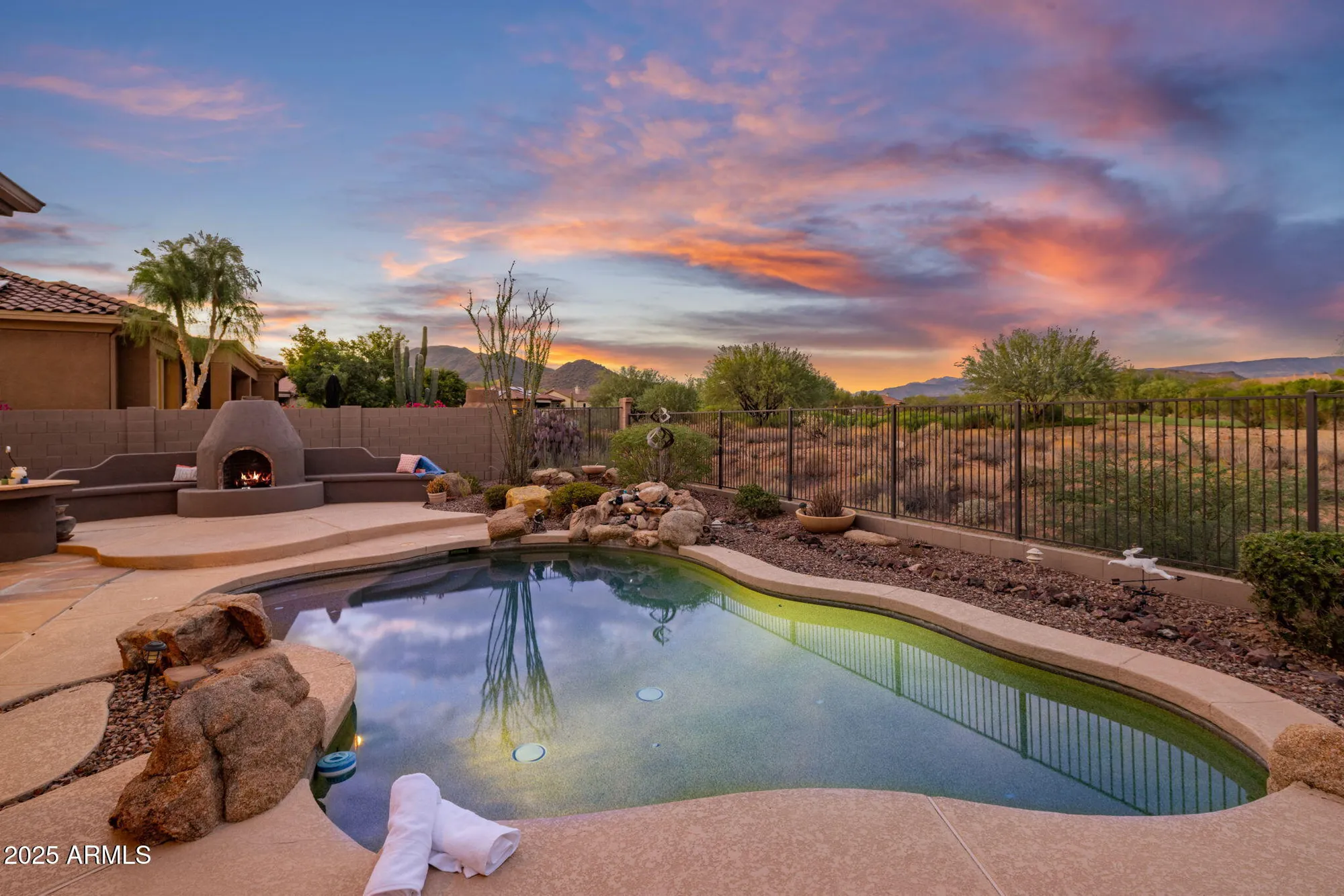 Property Slideshow image 23 of 39 | 40619 n candlewyck ln, Phoenix, AZ, 85086