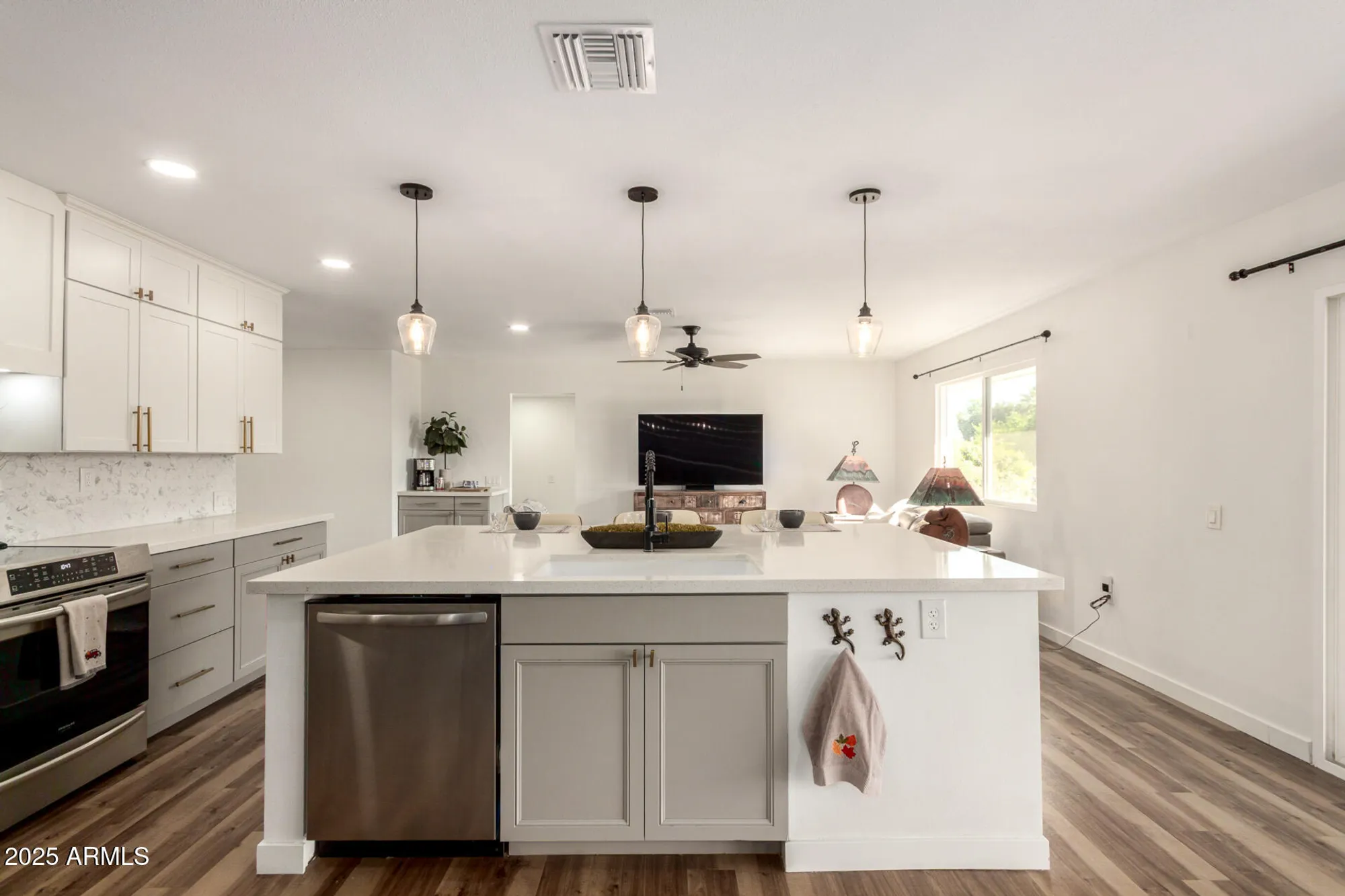 Property Slideshow image 8 of 45 | 12635 n sun valley dr, Sun City, AZ, 85351